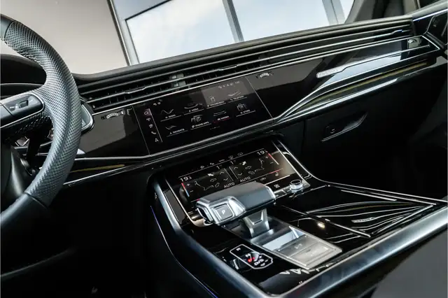Audi Q8 view 14
