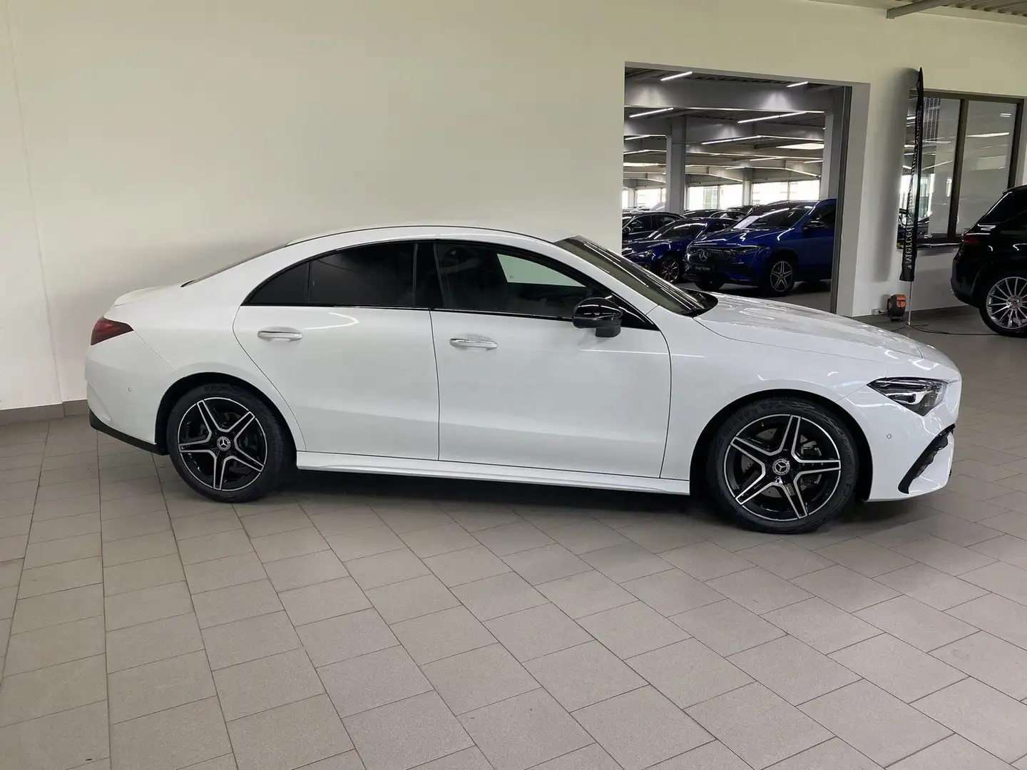 Mercedes-Benz CLA 200 AMG FACELIFT+AMG+NIGHT+AHK+KEYLESS+18"AM Blanc - 2