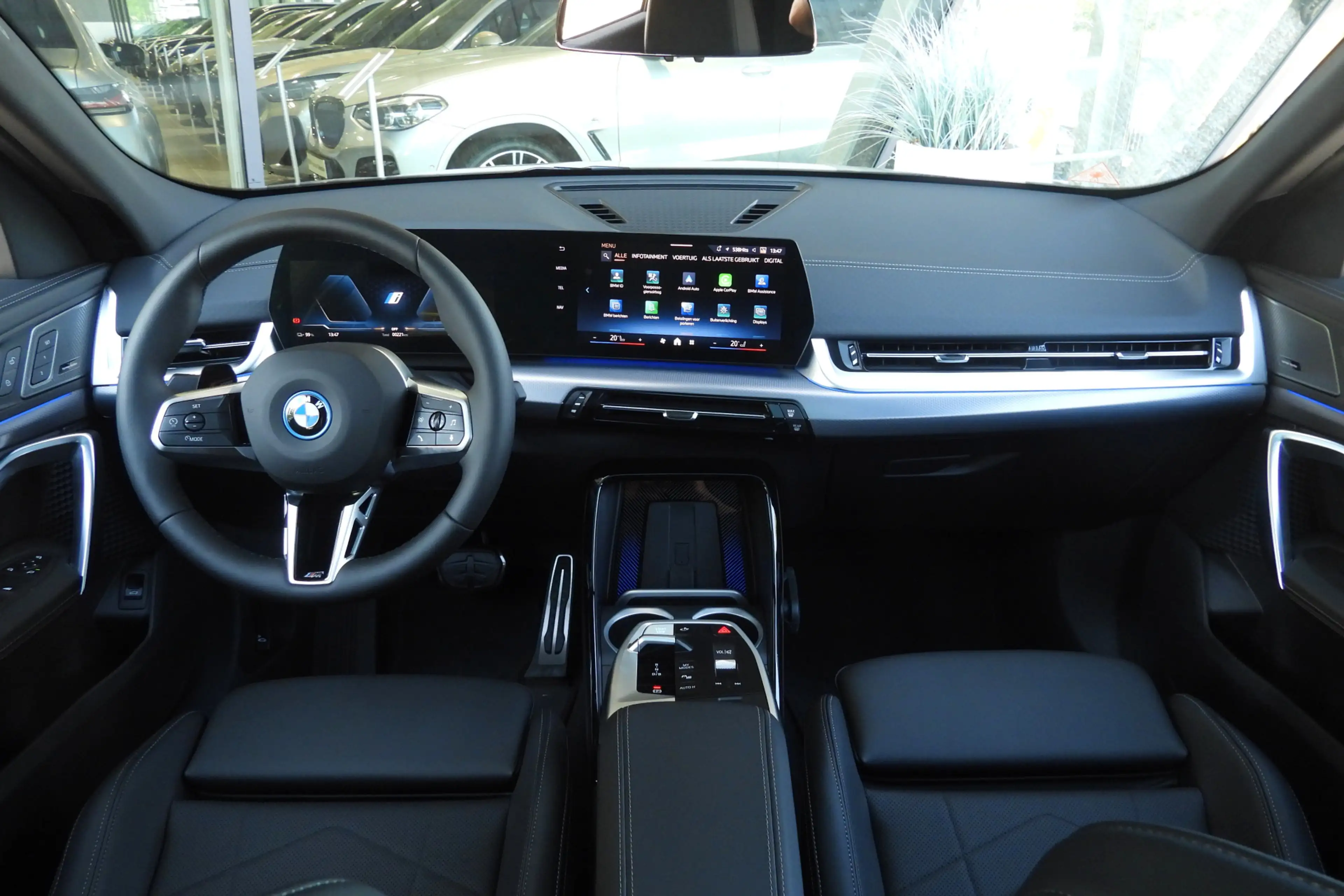 BMW iX2 xDrive30 M Sport / Panoramadak / Achteruitrijcamer — photo 3