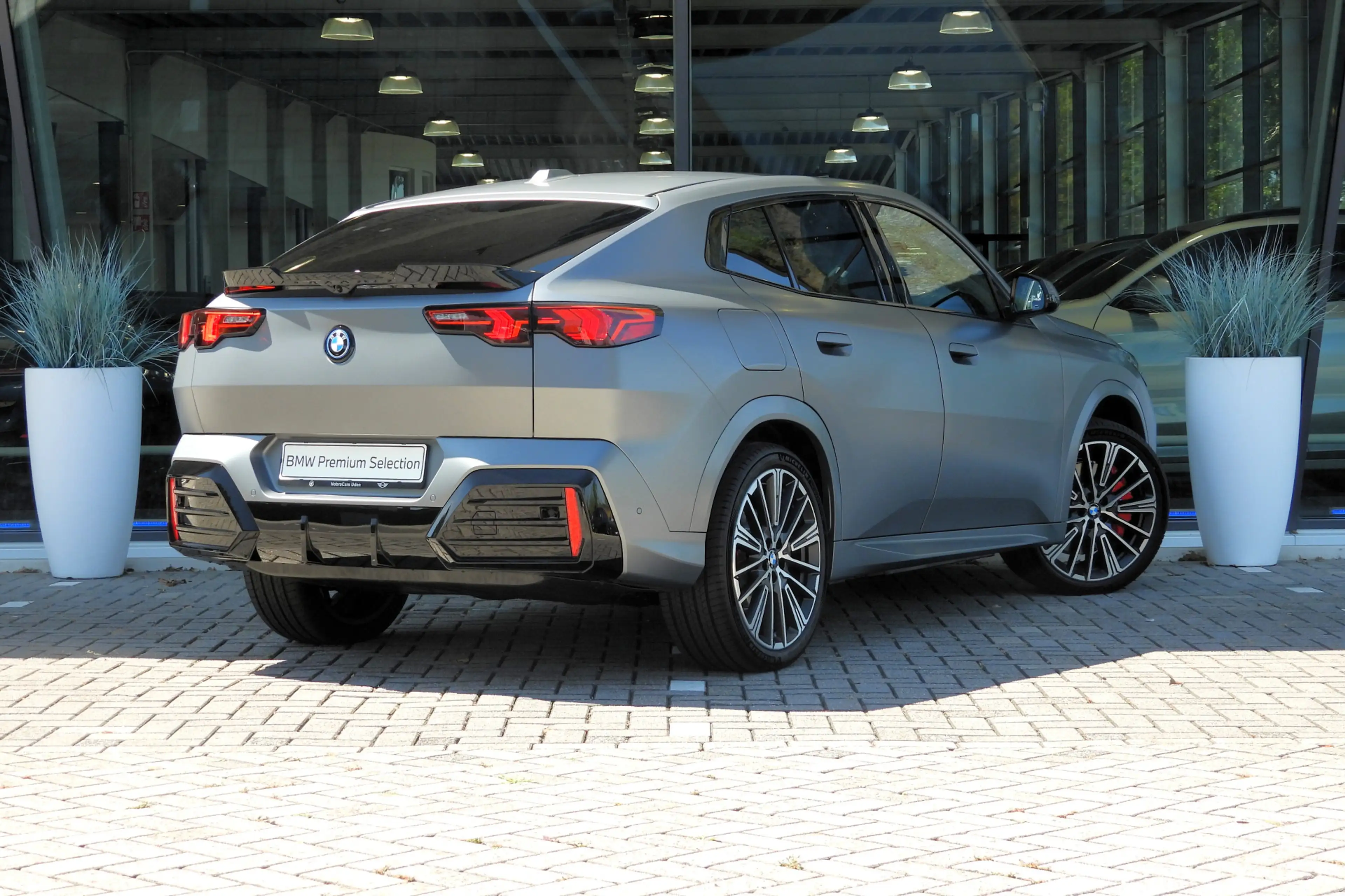 BMW iX2 xDrive30 M Sport / Panoramadak / Achteruitrijcamer — photo 4