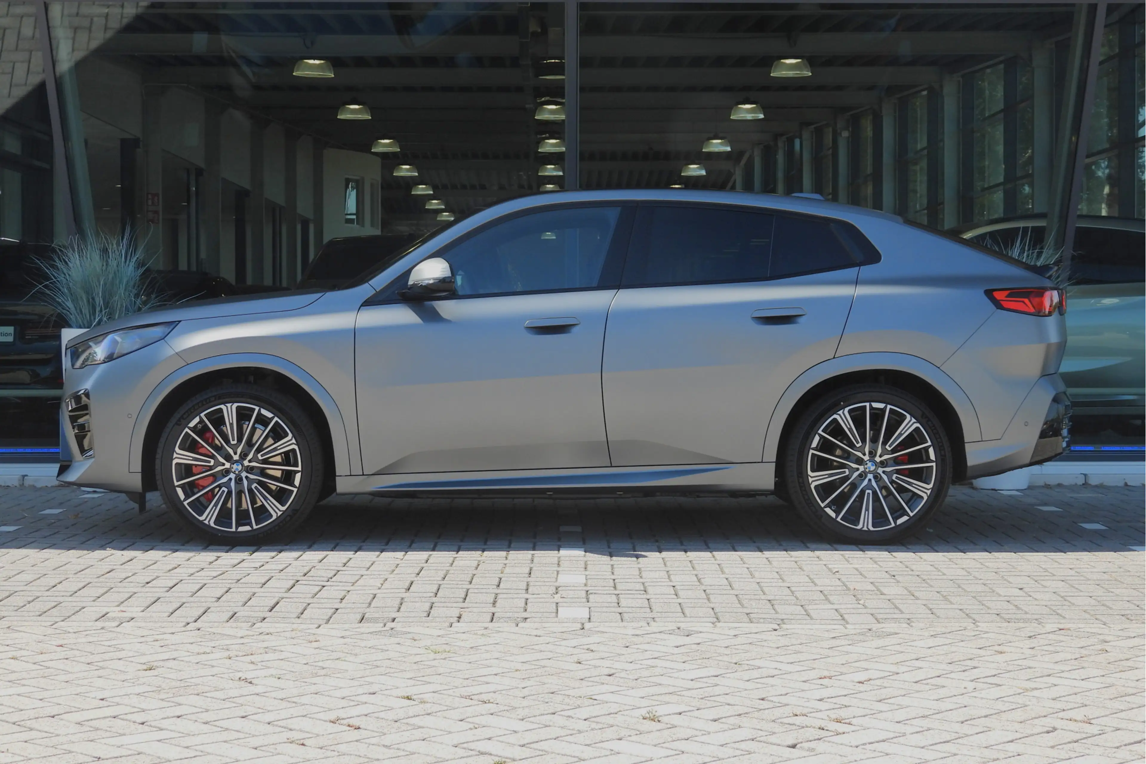 BMW iX2 xDrive30 M Sport / Panoramadak / Achteruitrijcamer — photo 5
