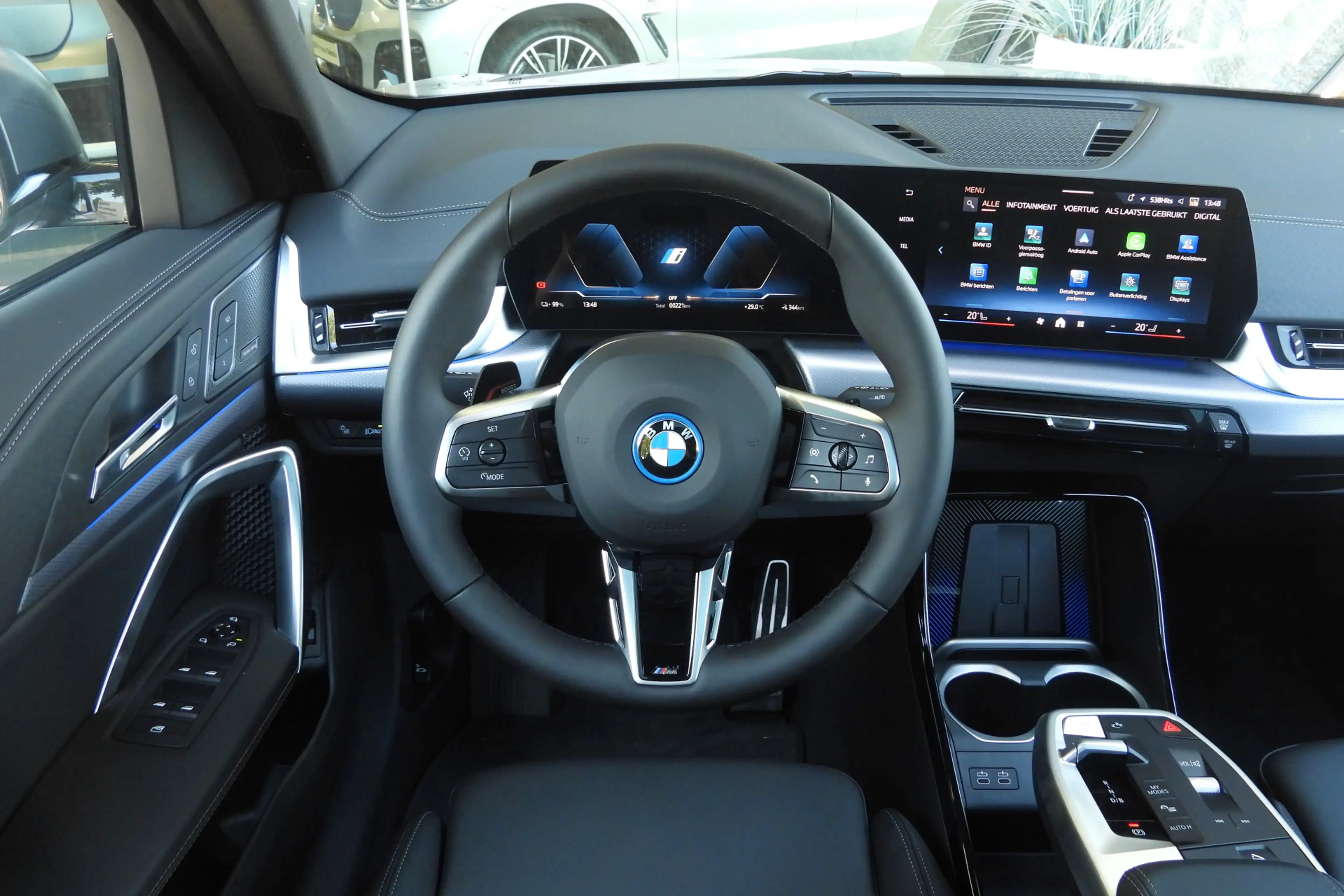BMW iX2 xDrive30 M Sport / Panoramadak / Achteruitrijcamer — photo 2