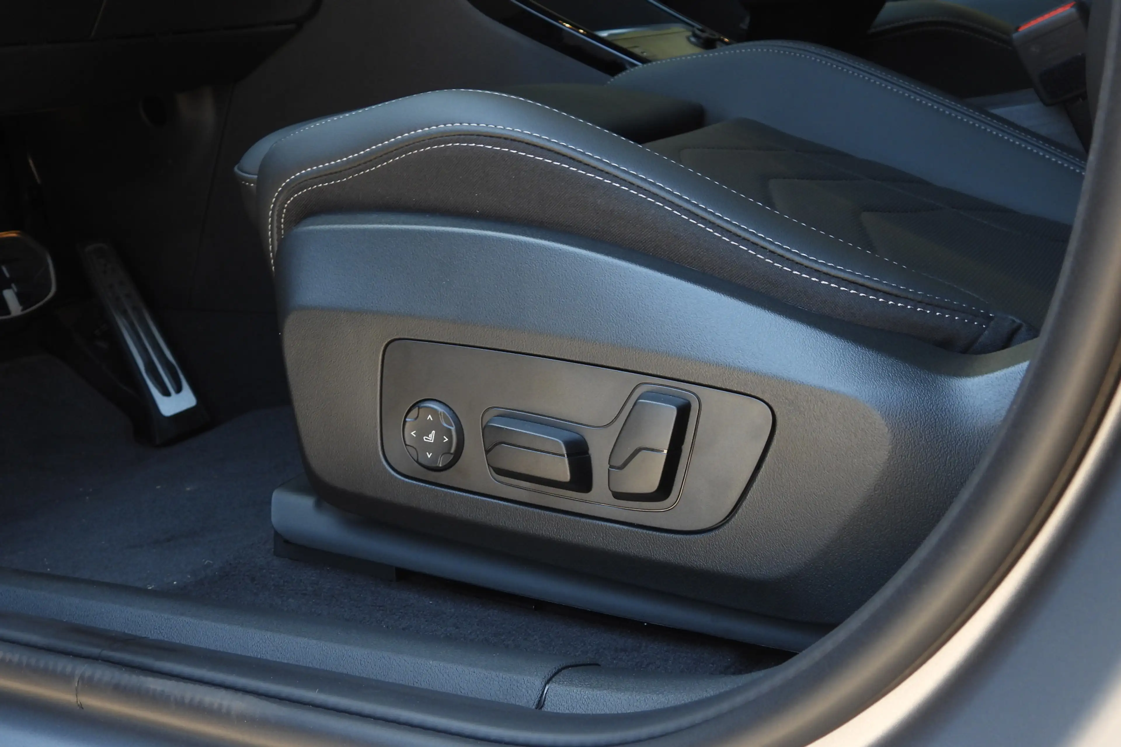 BMW iX2 xDrive30 M Sport / Panoramadak / Achteruitrijcamer — photo 14