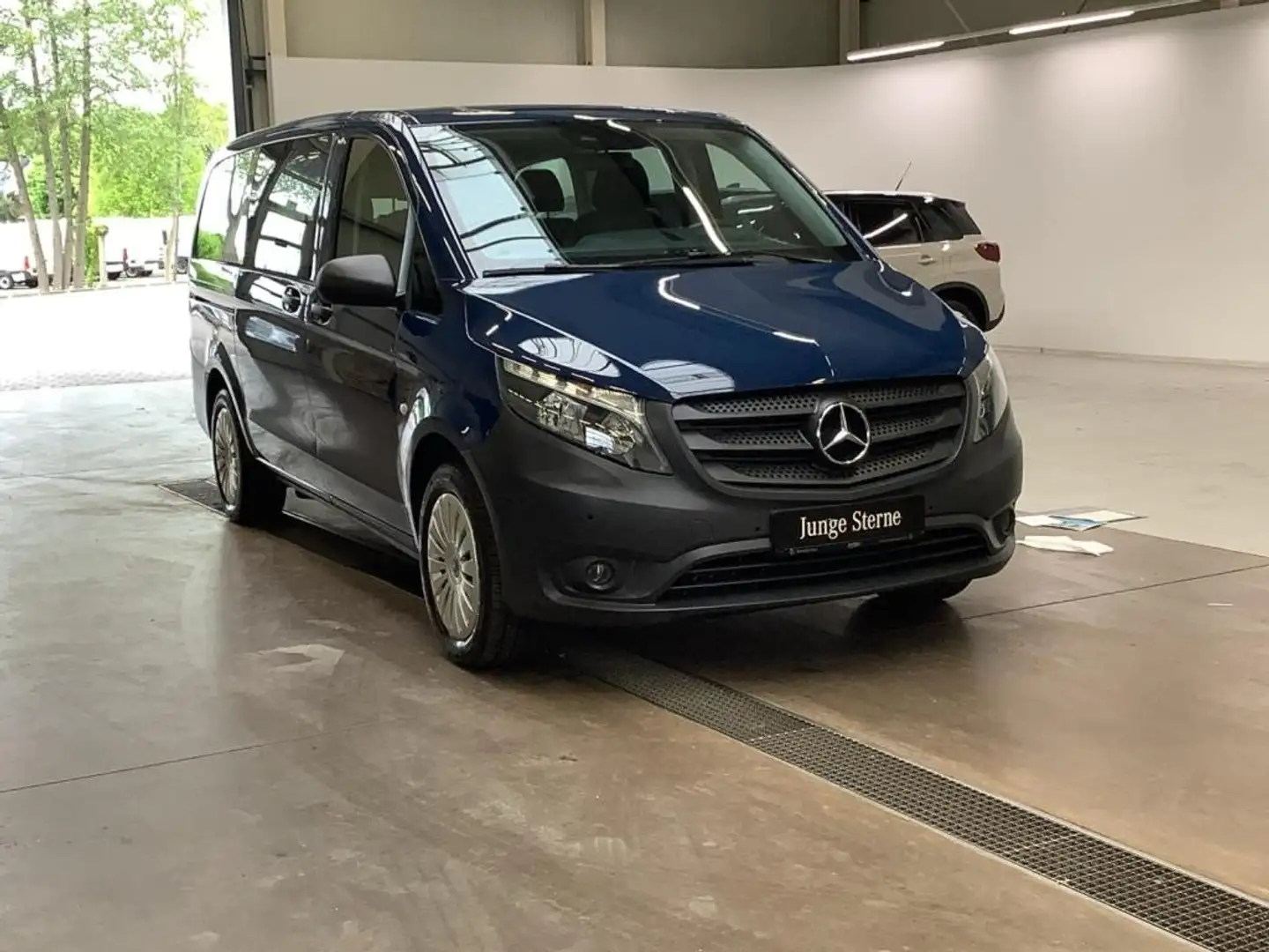 Mercedes-Benz Vito 114 CDI Tourer Pro 4 Matic Audio40/9G/SHZ Bleu - 1