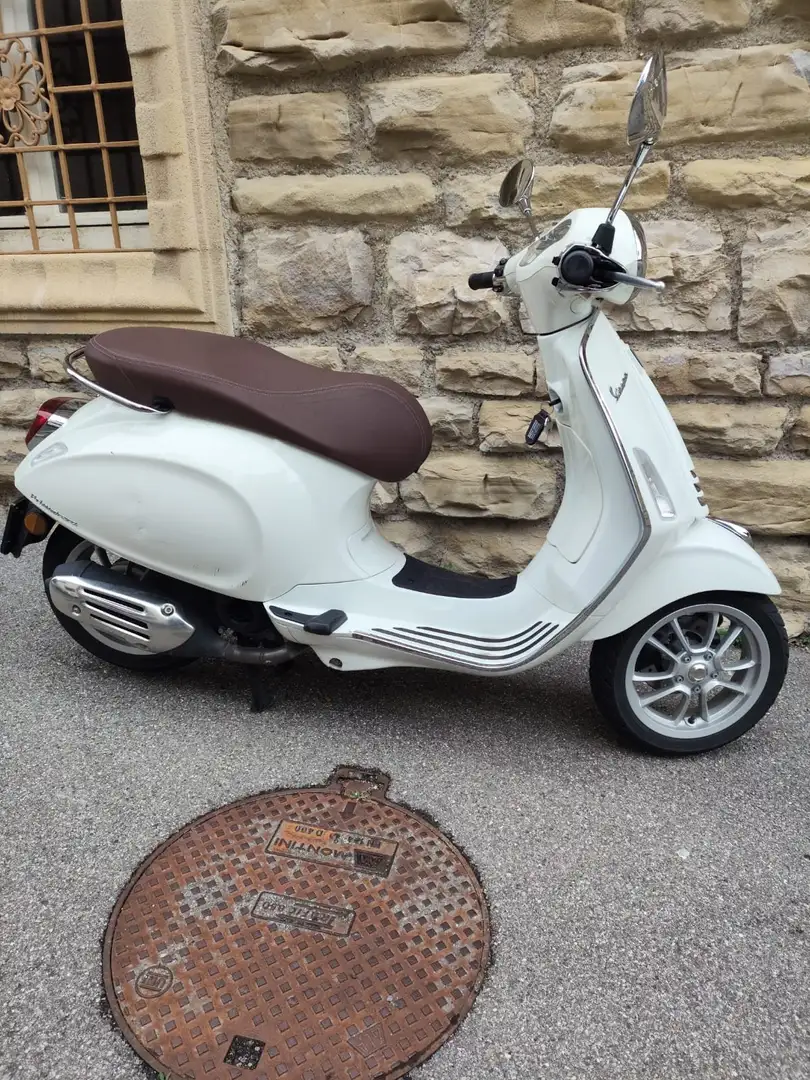Vespa Primavera 50 4T Bianco - 1