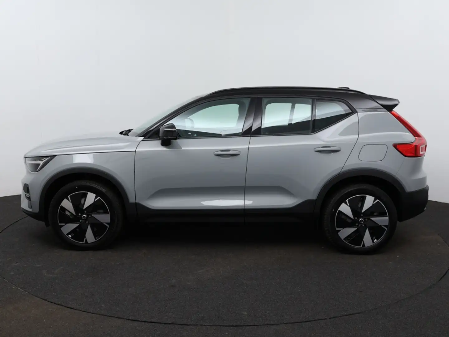 Volvo XC40 Single Motor Extended Range Core Gris - 2