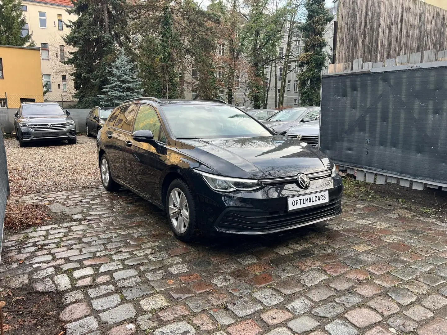 Volkswagen Golf VIII Variant Life 1.5 eTSI Automatik Zwart - 1