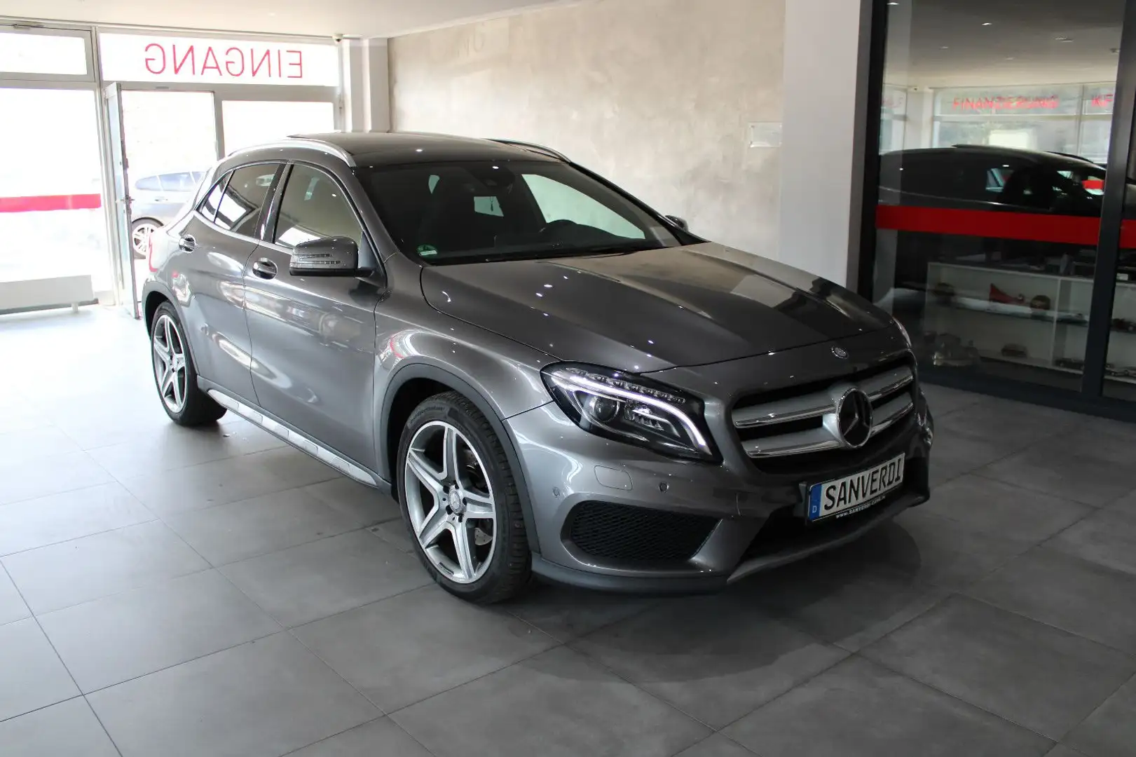 Mercedes-Benz GLA 220 CDI 4MATIC DCT AMG-SPORTPAKET PANORAMA Grau - 2