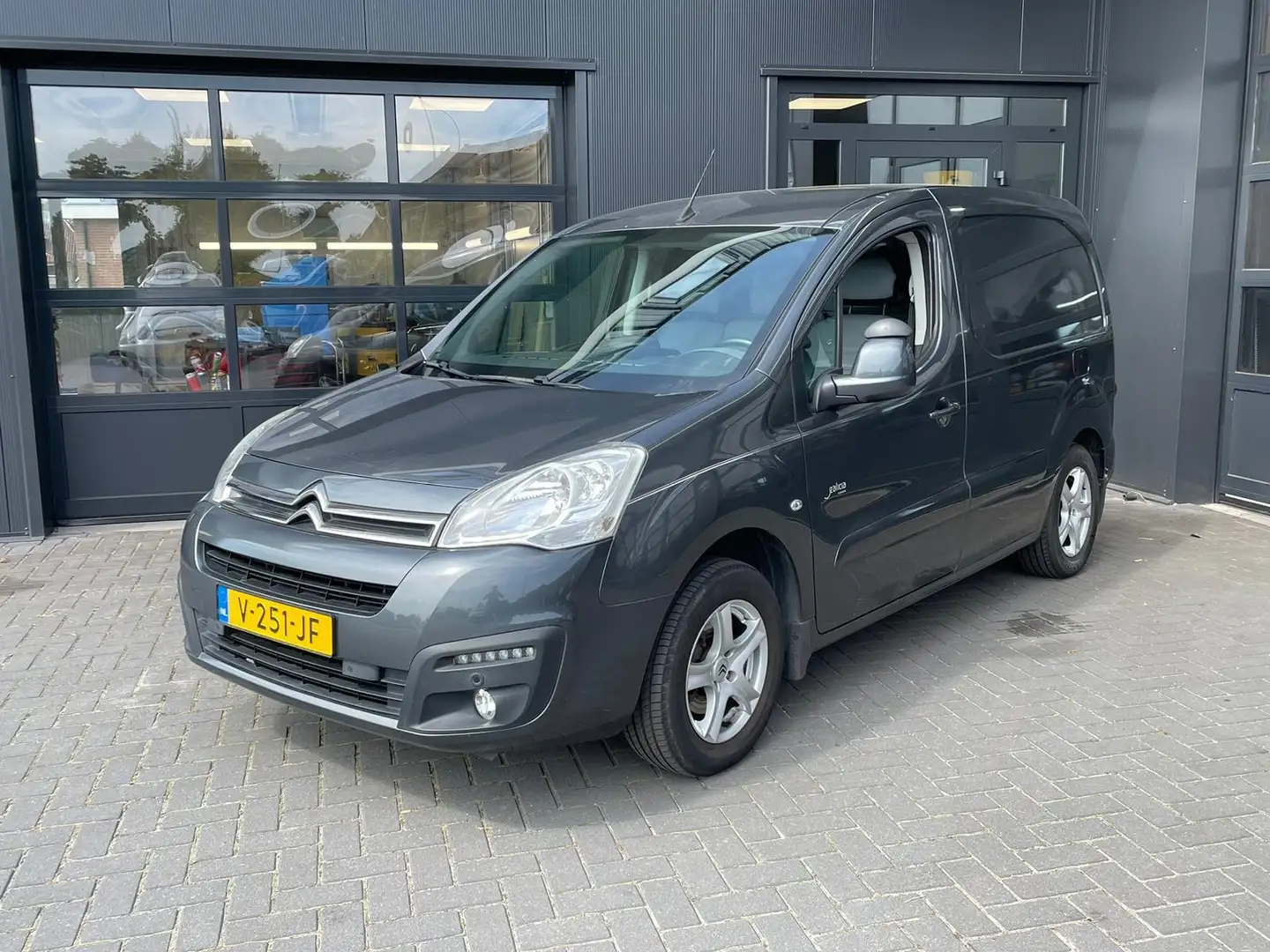 Citroen Berlingo 1.6 BlueHDI 100 Business Economy S&S | Trekhaak | Grijs - 1