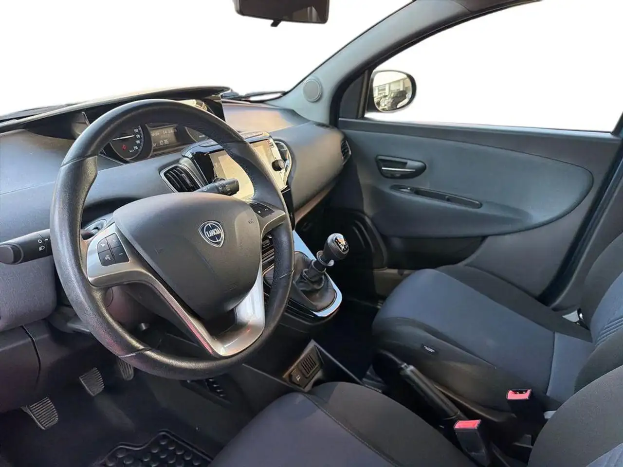 Lancia Ypsilon 2021 — фото 6