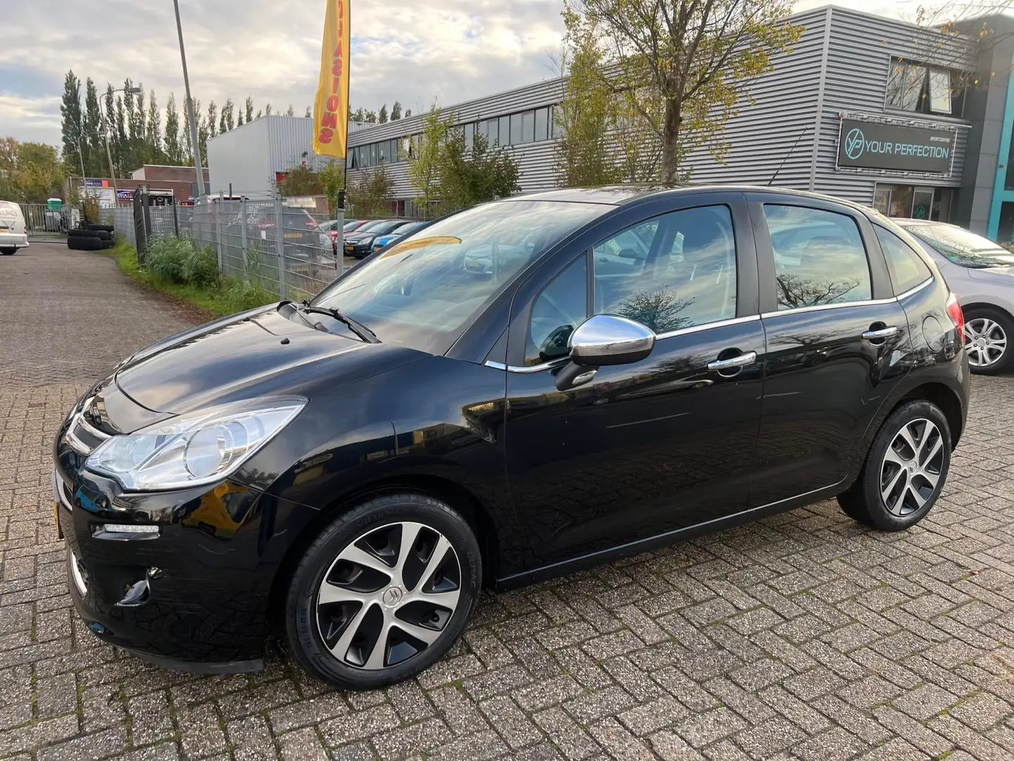 Citroen C3 1.2 VTi Collection - NIEUWE APK - PARKEER SENS ! Zwart - 2