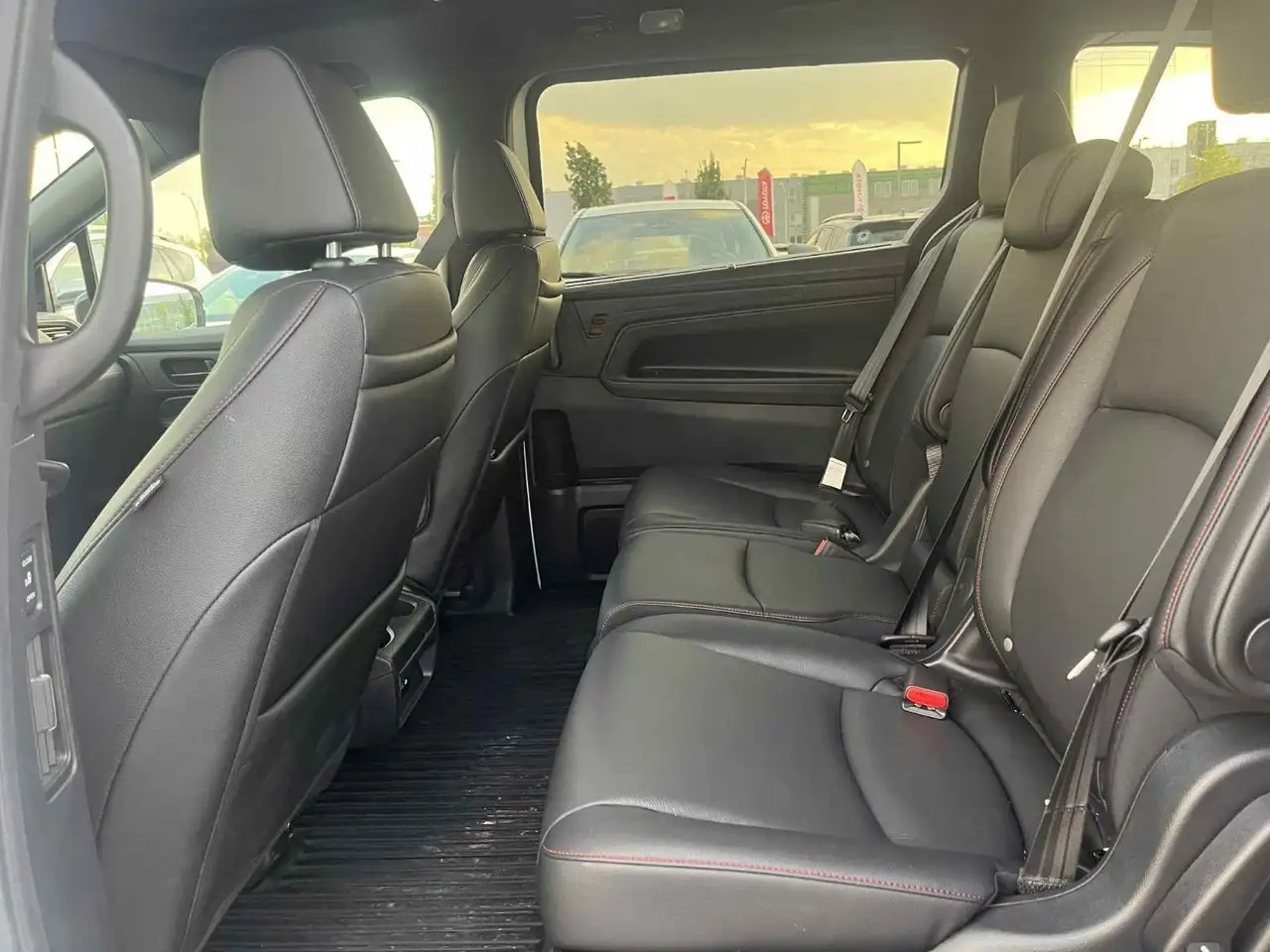 Honda Odyssey снимка Honda Odyssey