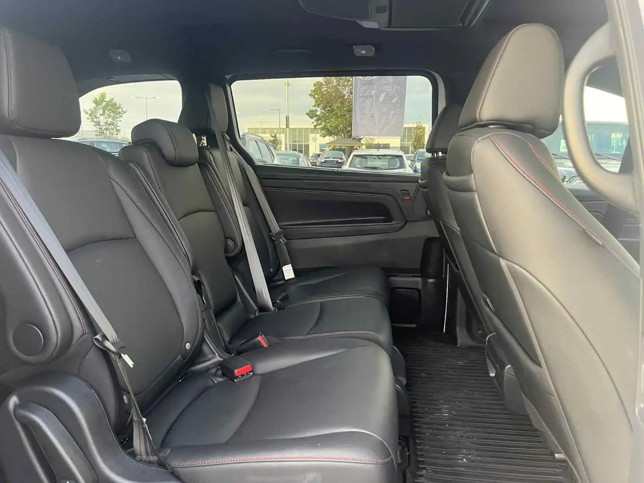Honda Odyssey снимка Honda Odyssey