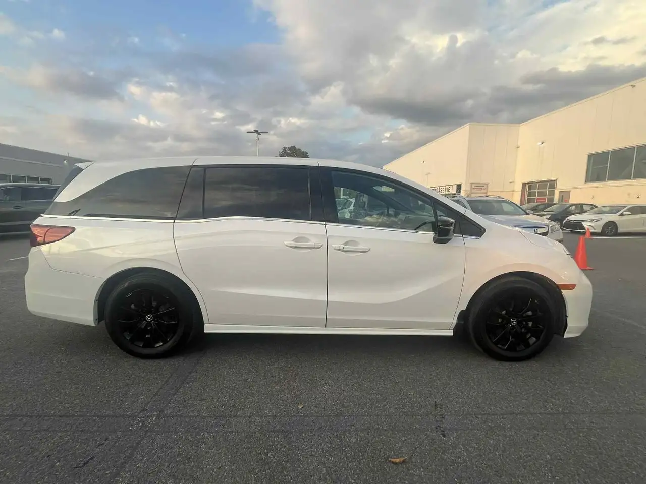 Honda Odyssey снимка Honda Odyssey