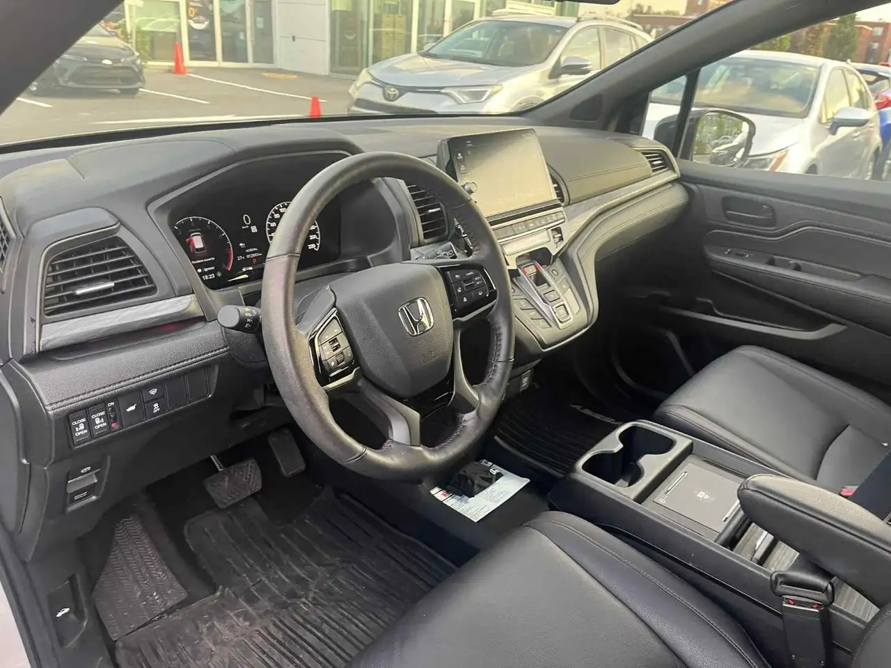 Honda Odyssey снимка Honda Odyssey