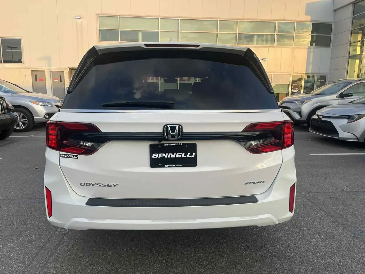 Honda Odyssey снимка Honda Odyssey