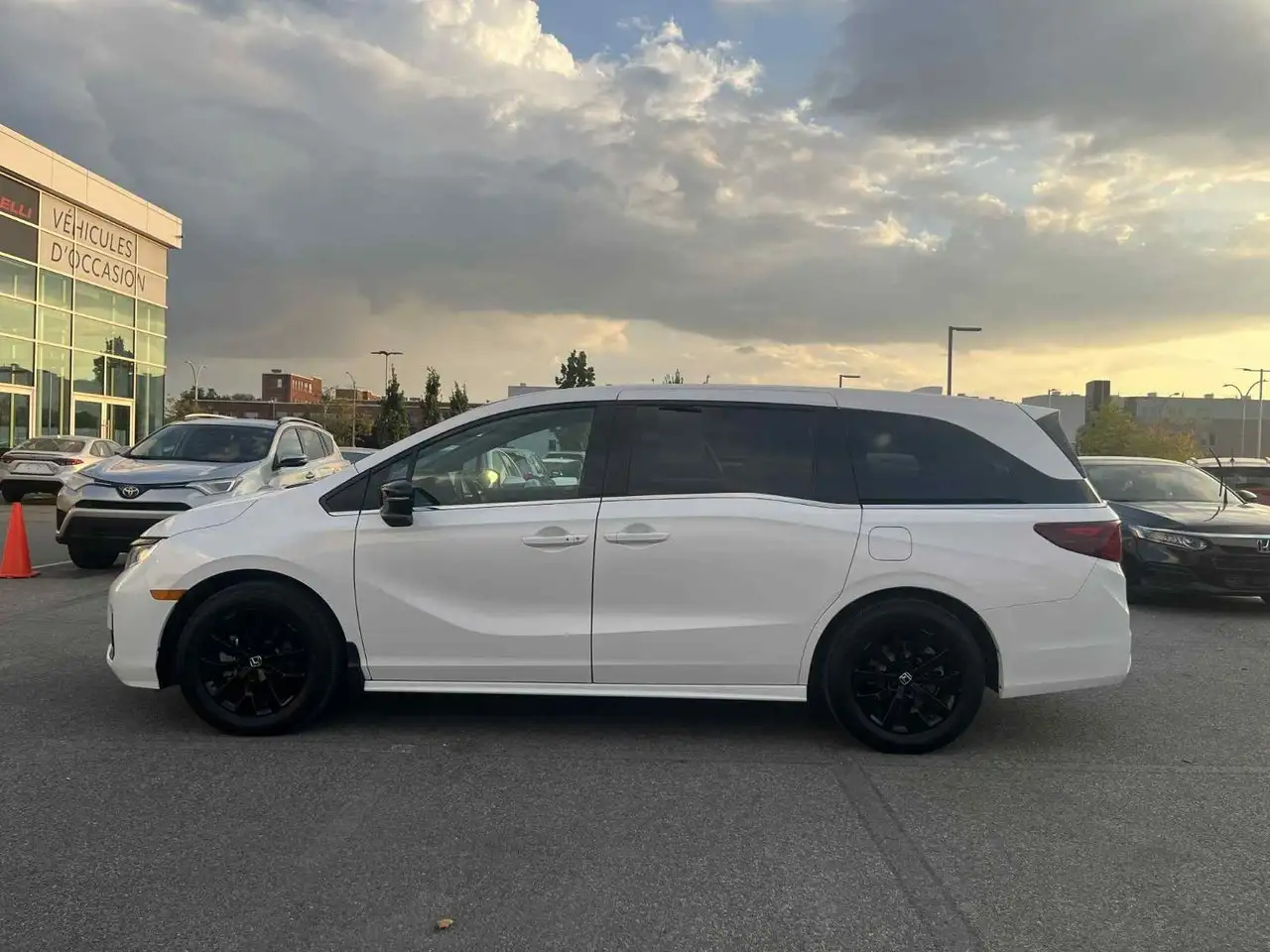 Honda Odyssey снимка Honda Odyssey