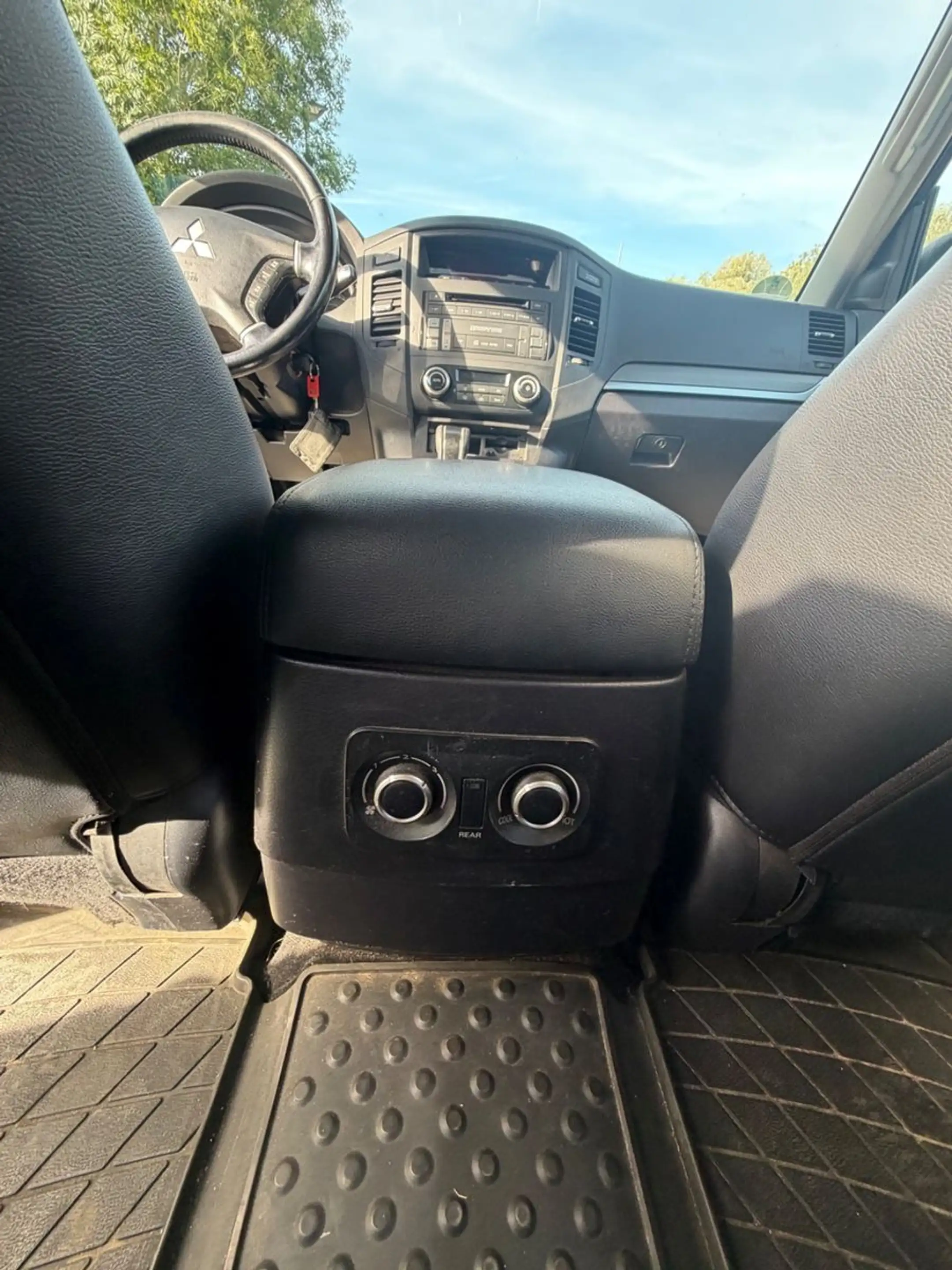 Mitsubishi Pajero 3.2 DI-D Intense Leder Automatik 7 Sitzer — photo 10