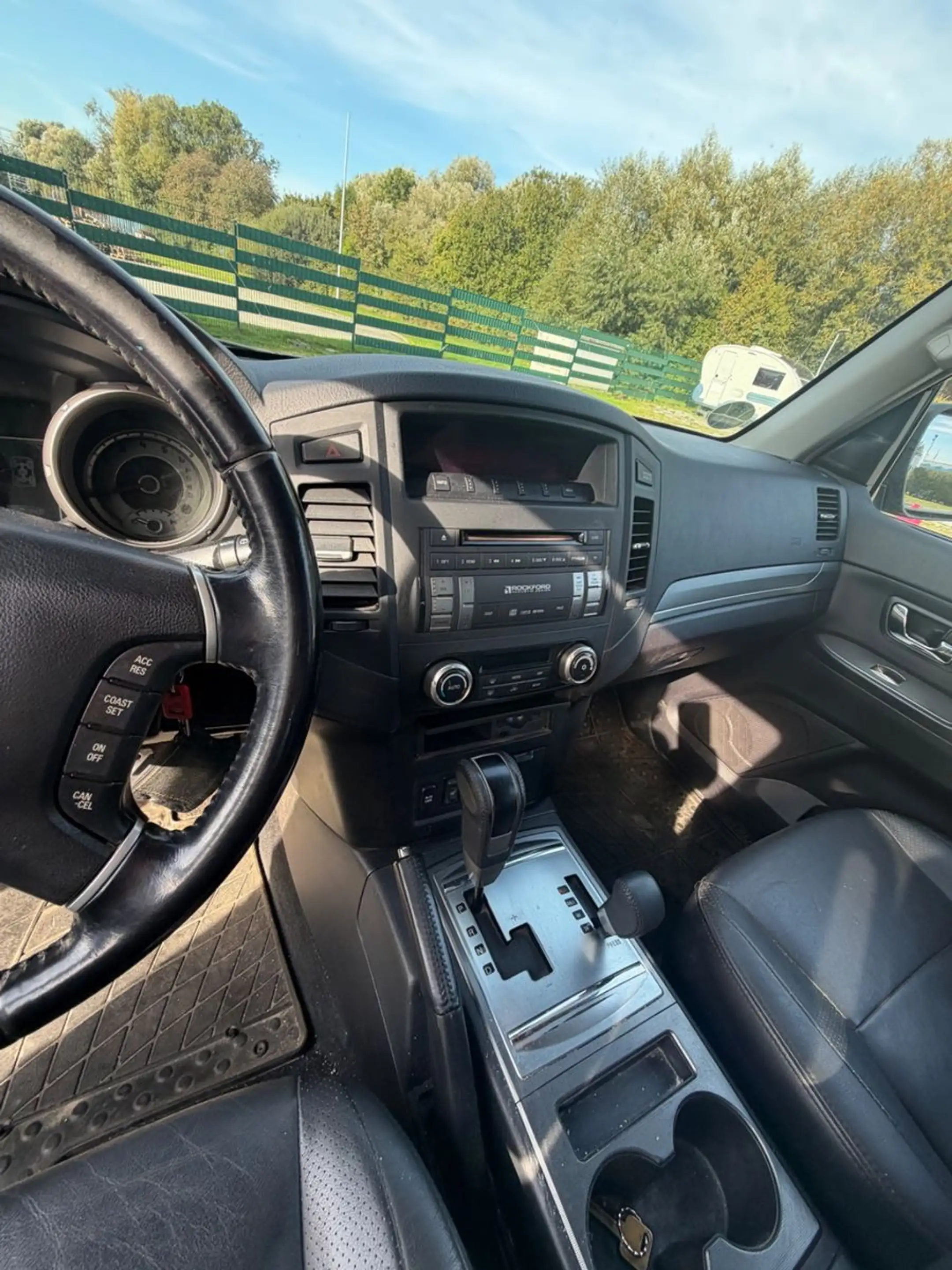 Mitsubishi Pajero 3.2 DI-D Intense Leder Automatik 7 Sitzer — photo 11