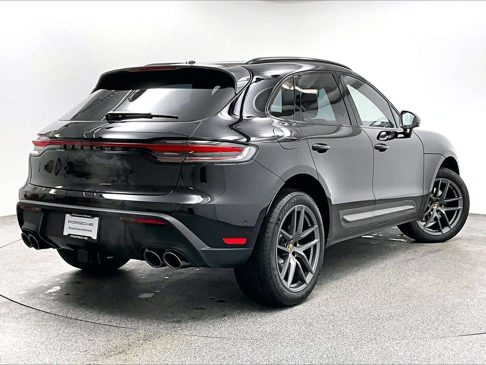 2026 Porsche Macan T alt 5