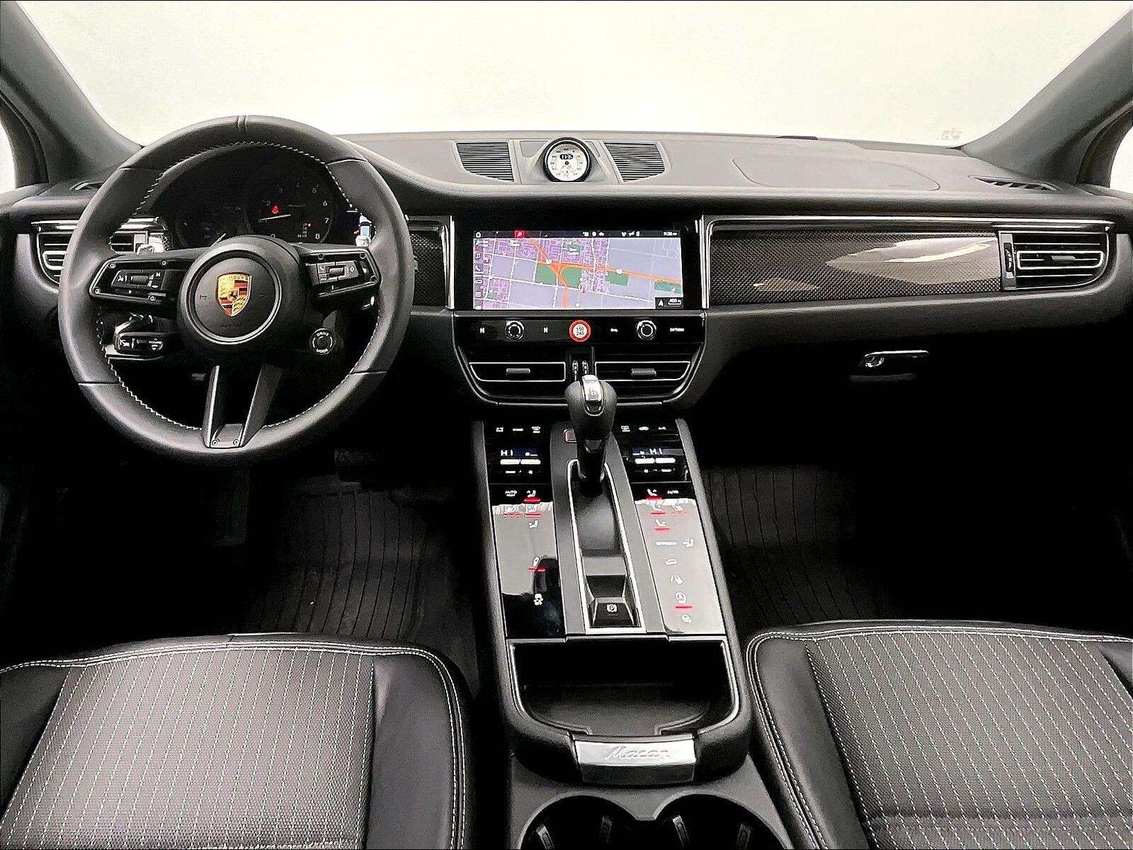 2026 Porsche Macan T thumb 11