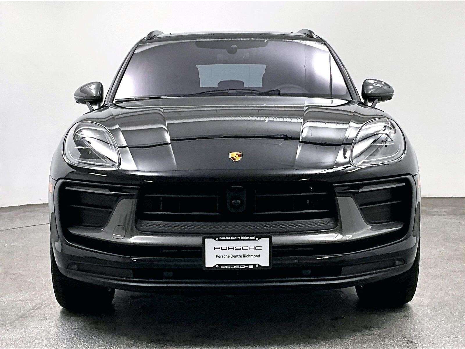 2026 Porsche Macan T alt 2