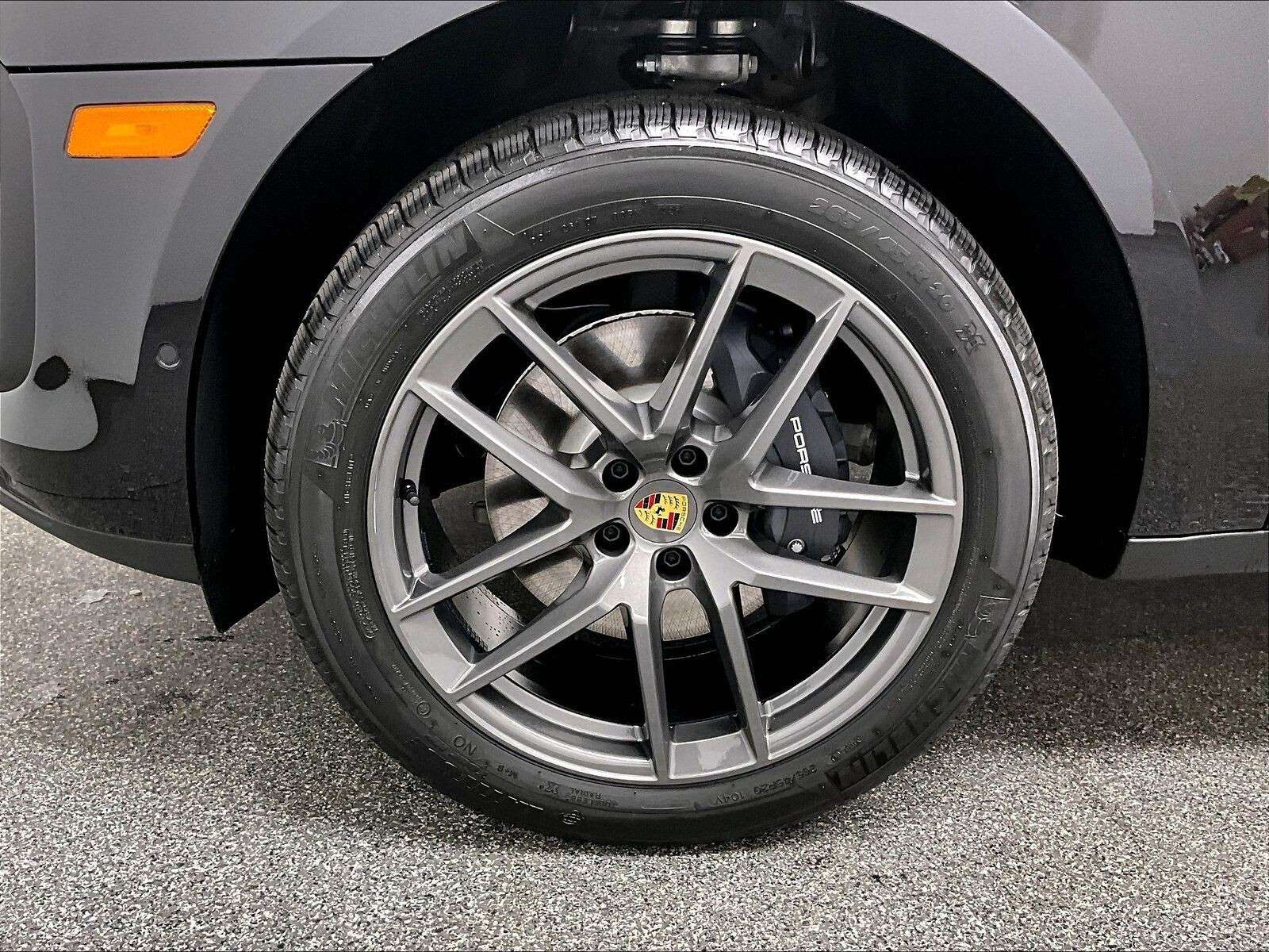 2026 Porsche Macan T thumb 37
