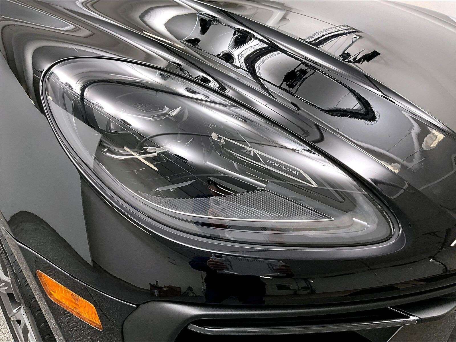 2026 Porsche Macan T thumb 32