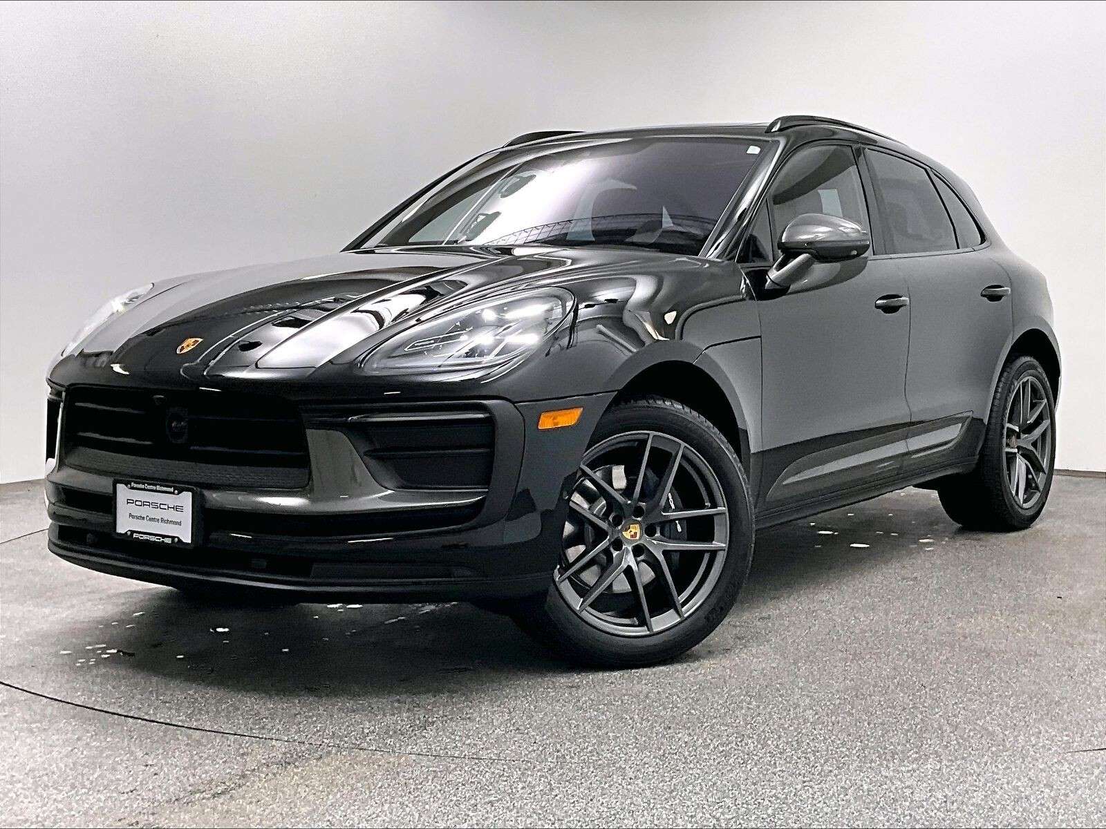 2026 Porsche Macan T thumb 38