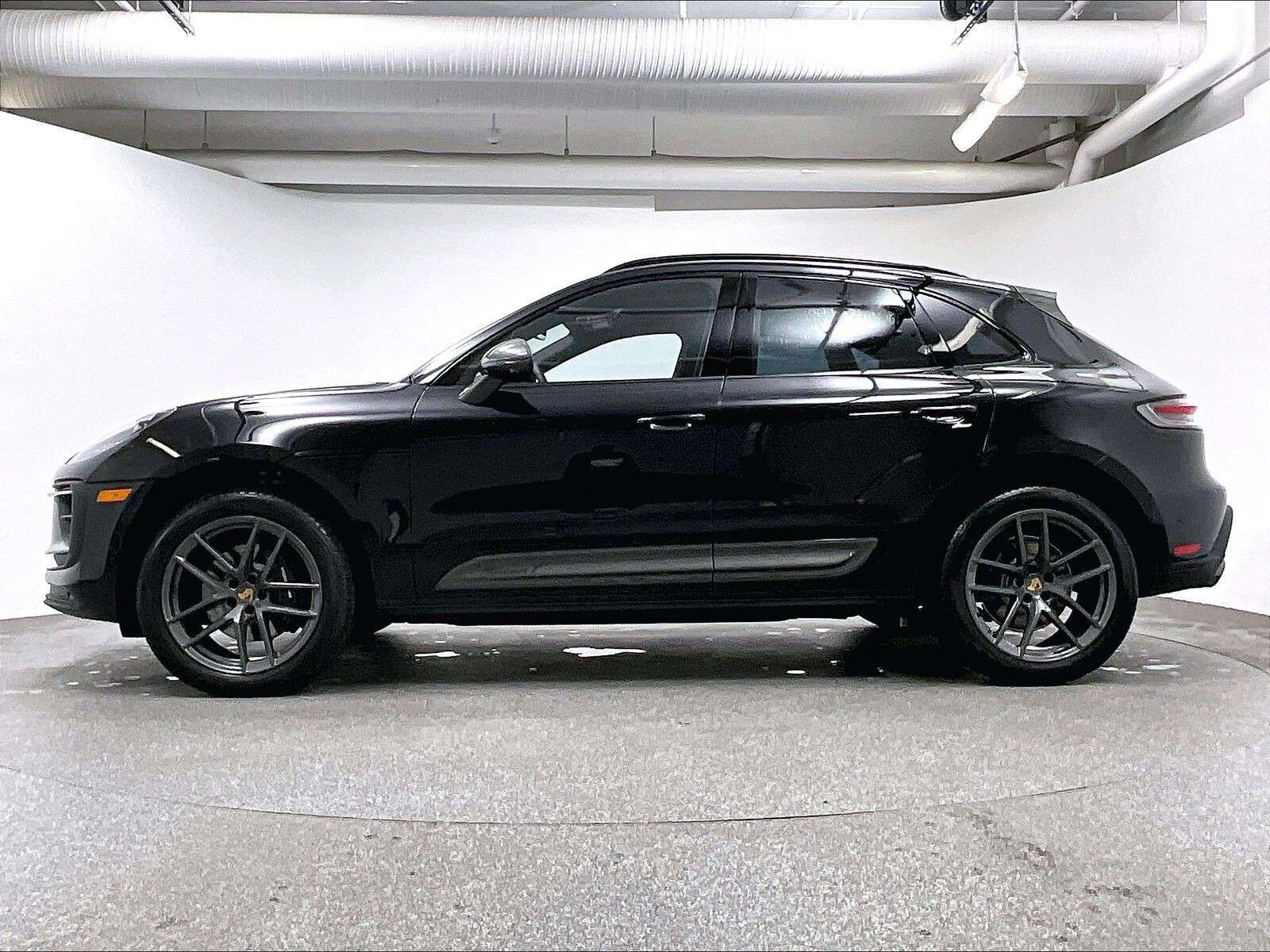 2026 Porsche Macan T thumb 8