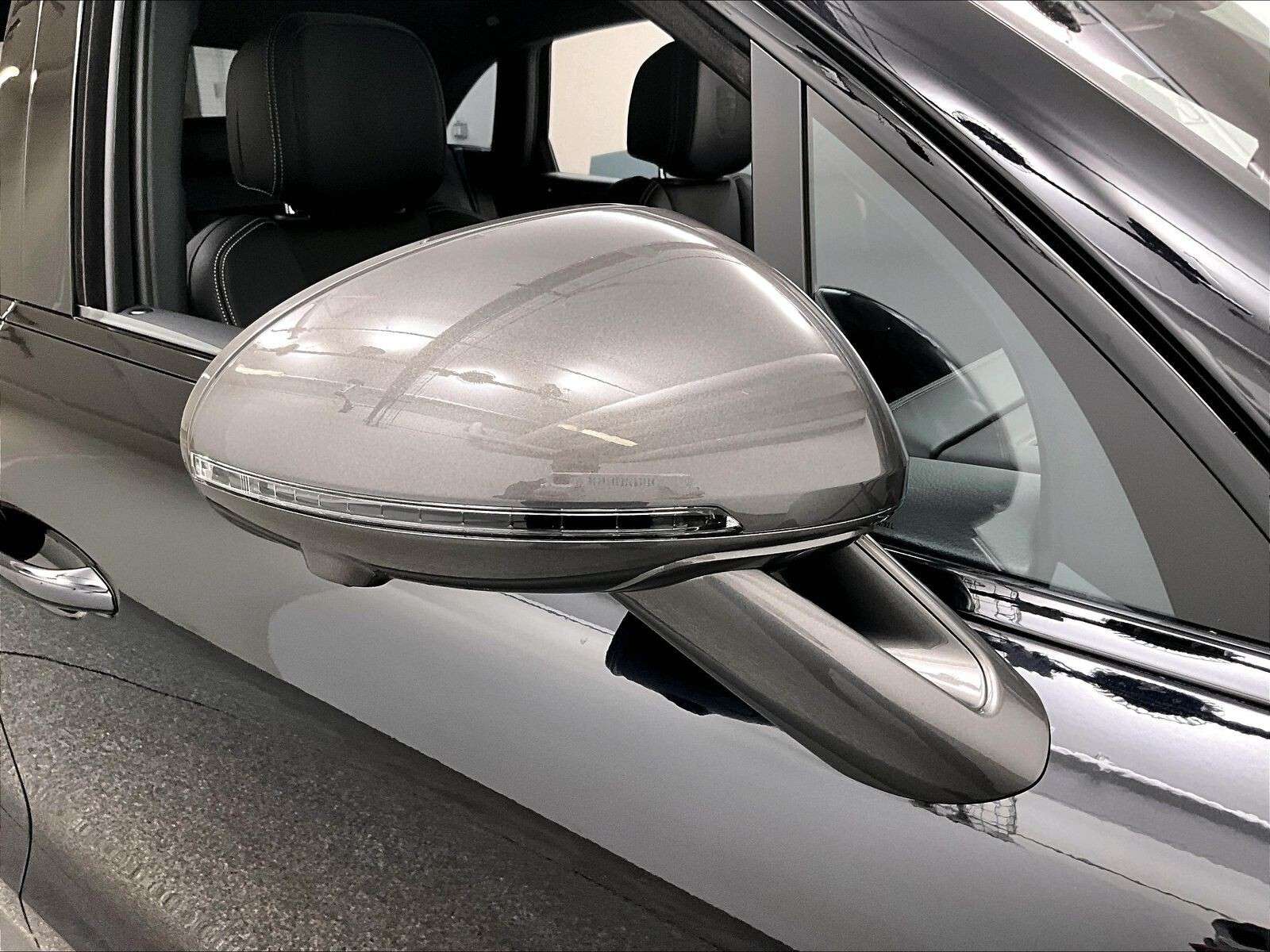2026 Porsche Macan T thumb 33