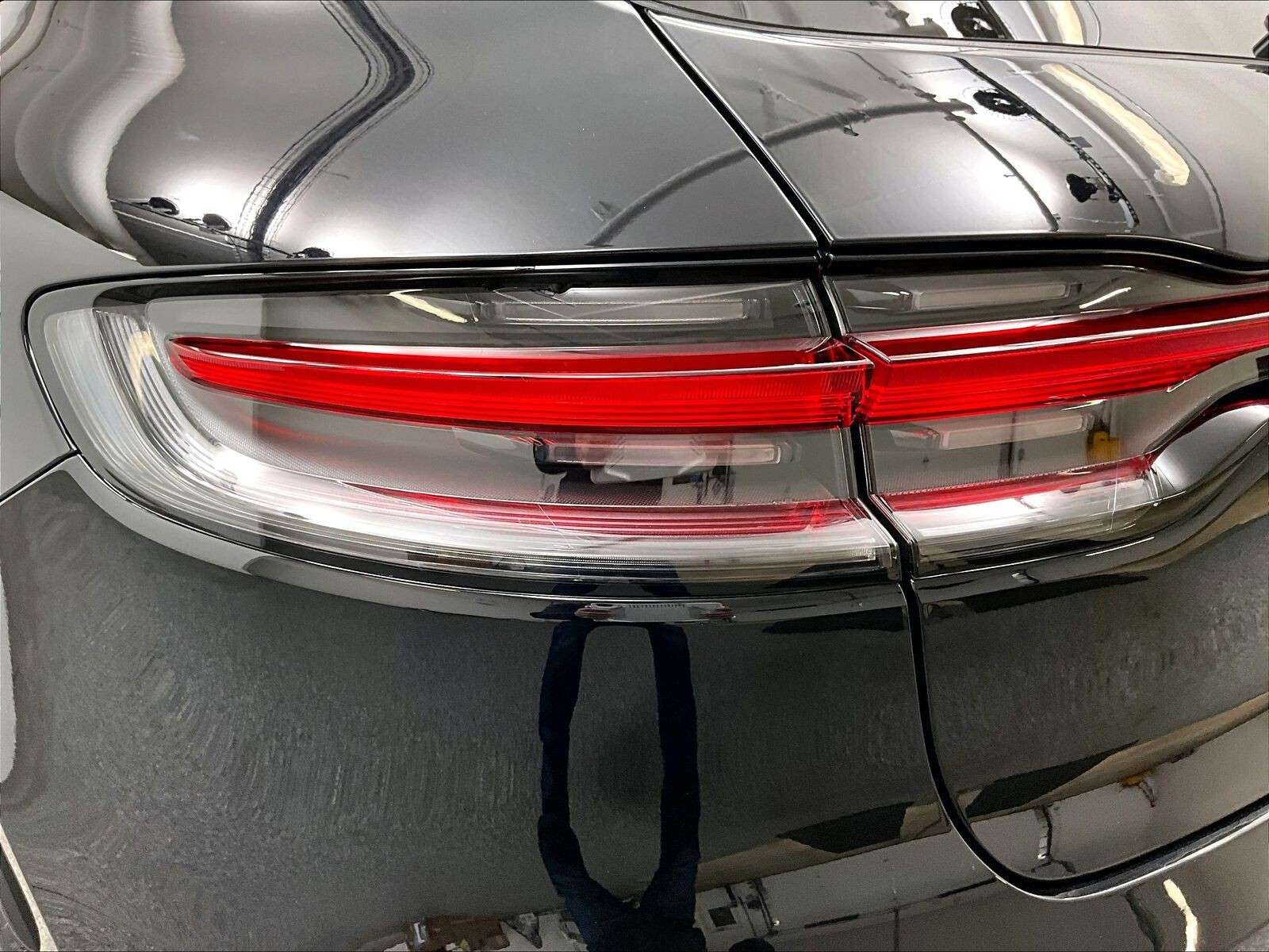 2026 Porsche Macan T thumb 35
