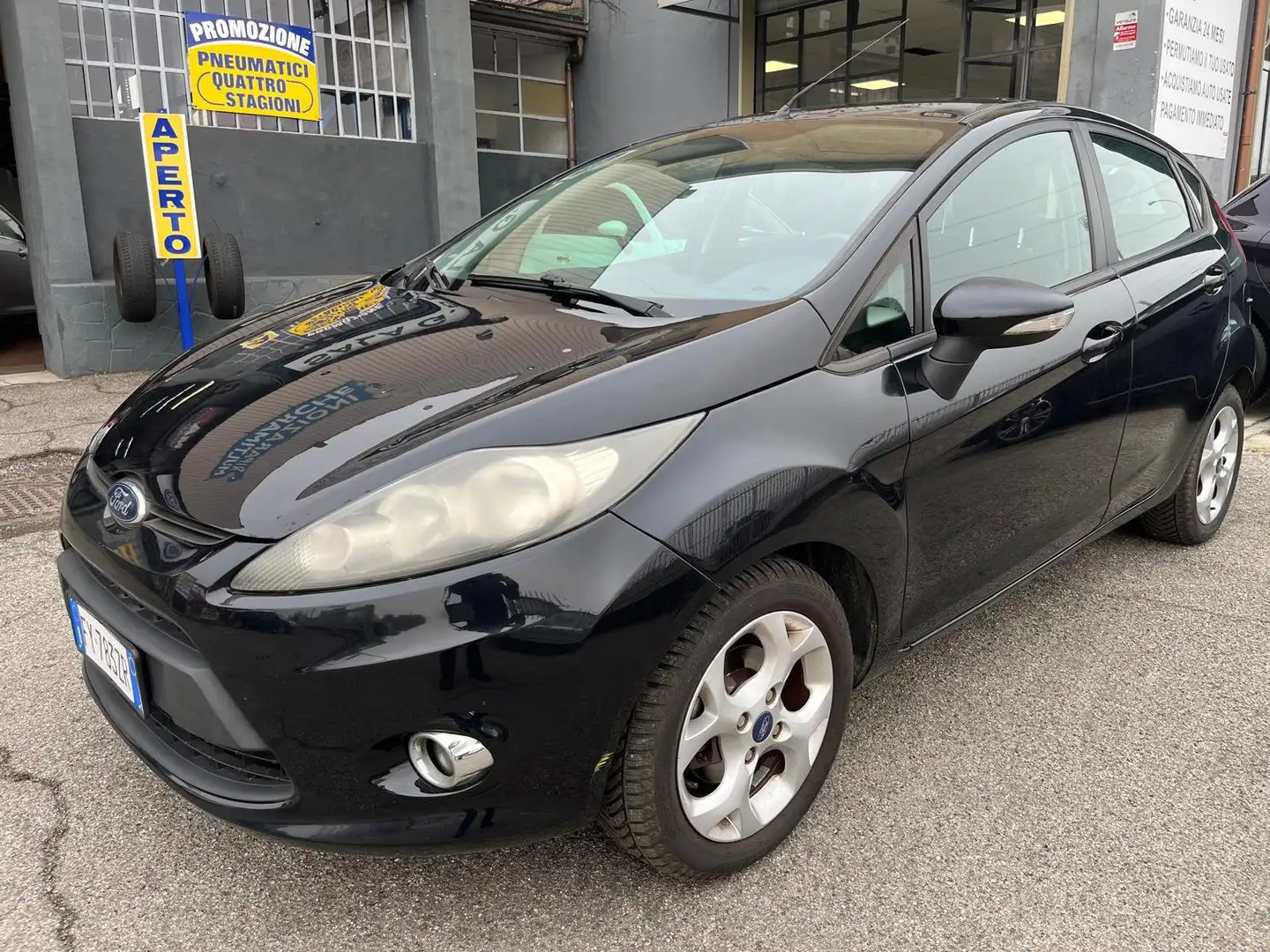 Ford Fiesta Fiesta 5p 1.4 16v Ikon Gpl Negro - 2