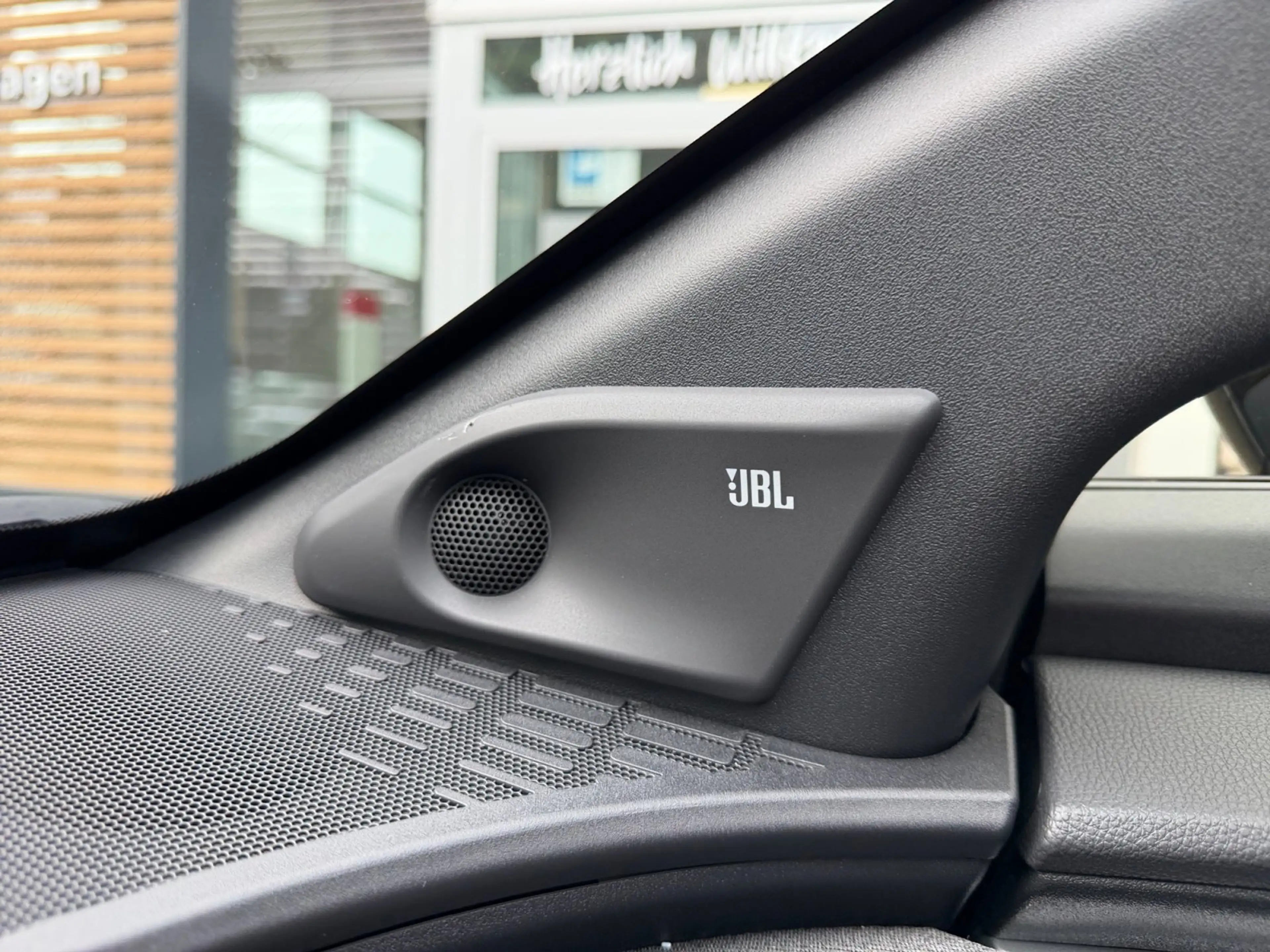 Toyota bZ4X AWD Lounge ++Pano+360+ACC+Navi+JBL+SHZ+LED++ — photo 23