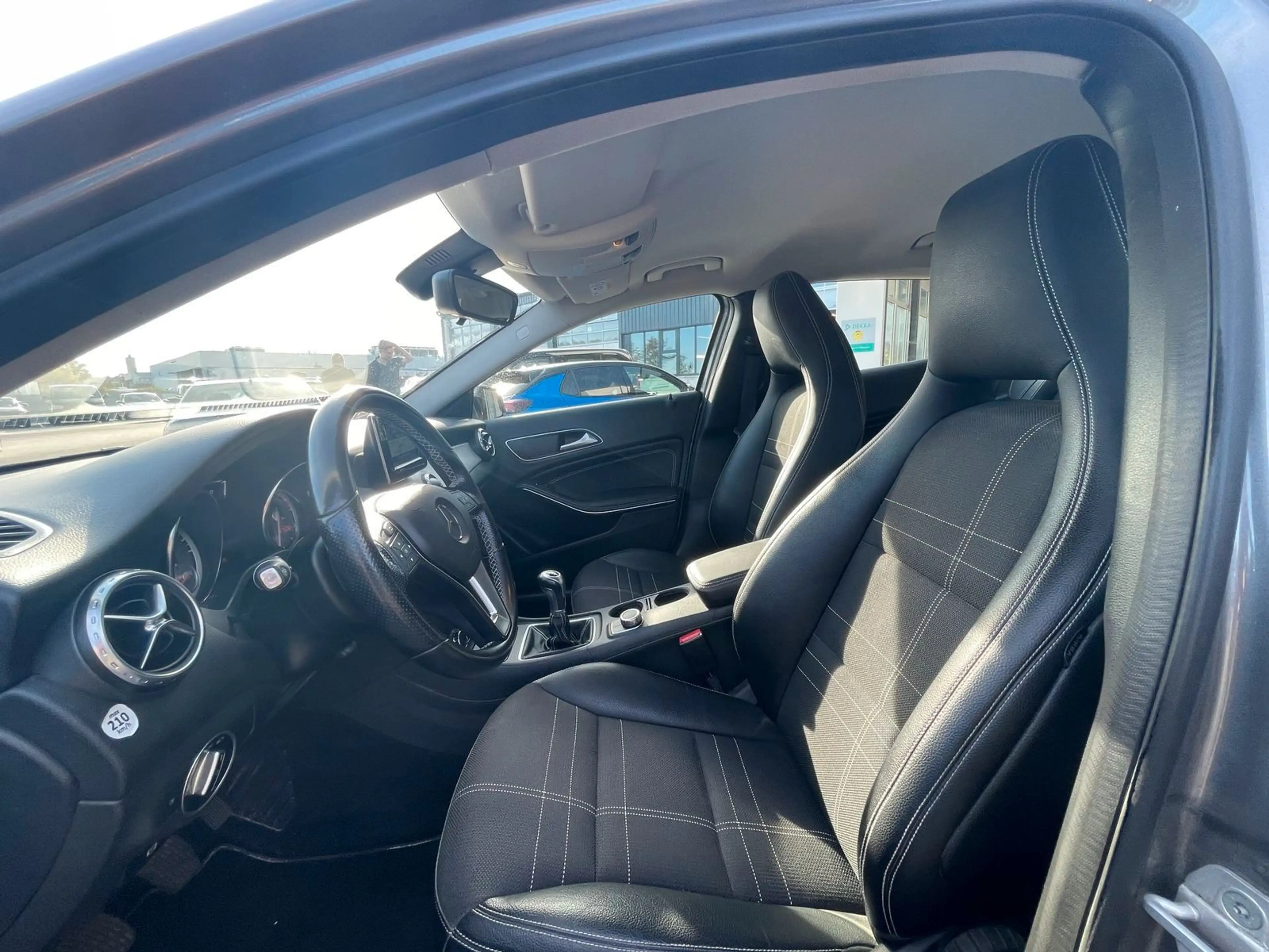 Mercedes-Benz GLA 200 Urban SHZ+Sportsitze — photo 12