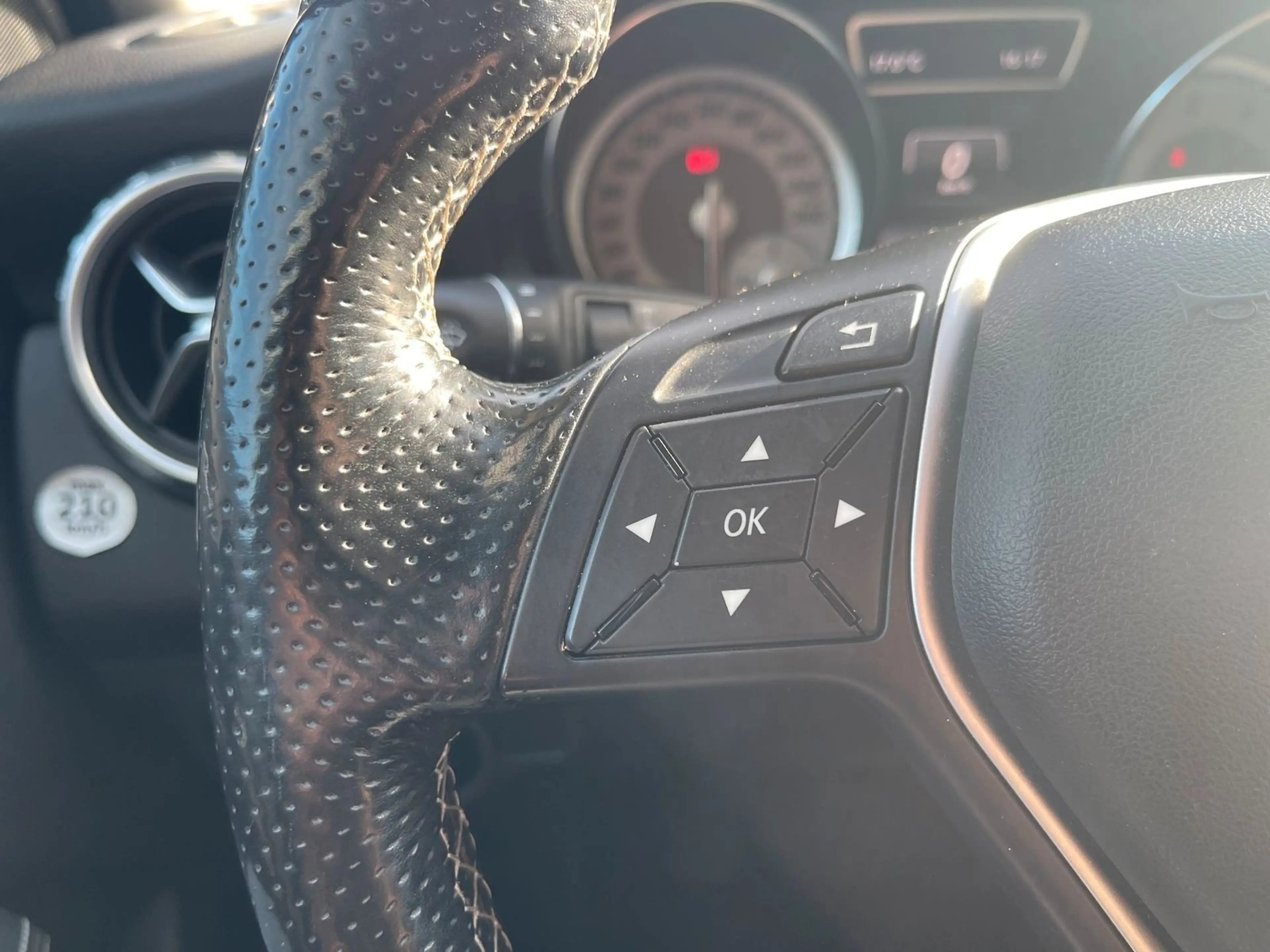Mercedes-Benz GLA 200 Urban SHZ+Sportsitze — photo 15