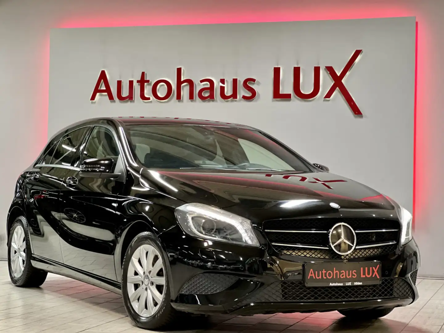 Mercedes-Benz A 180 BENZIN*BIXENON*STZH*STYLE*PARK ASSIST*2.HAND Schwarz - 1