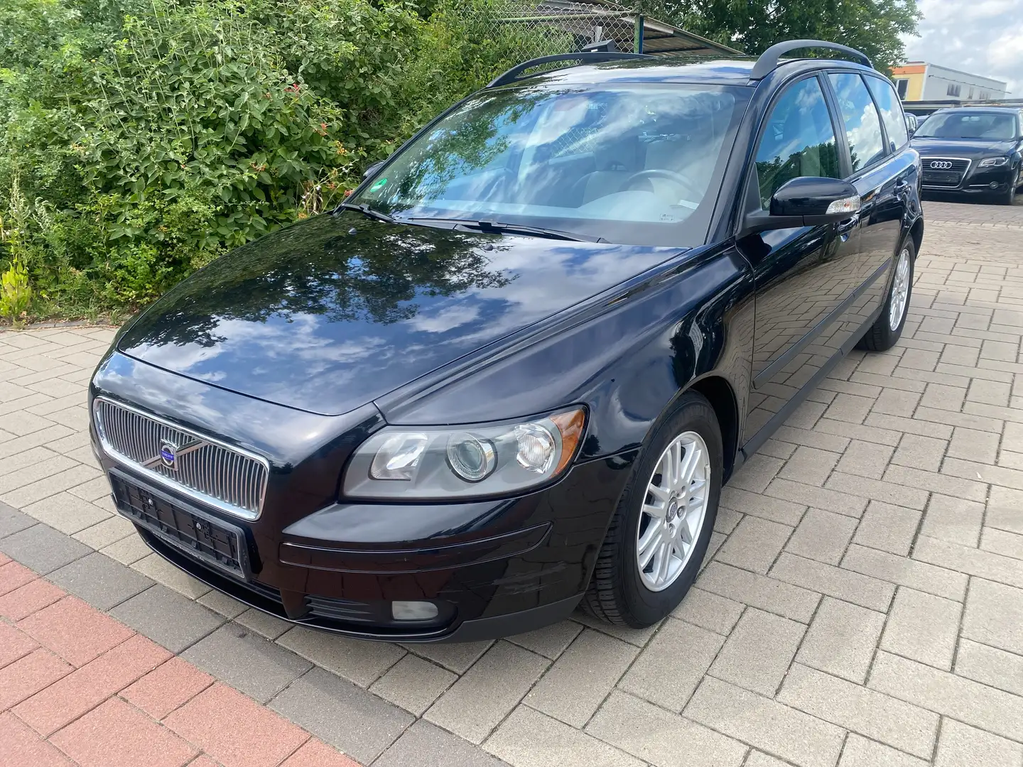 Volvo V50 1.6 D Kinetic Schwarz - 1