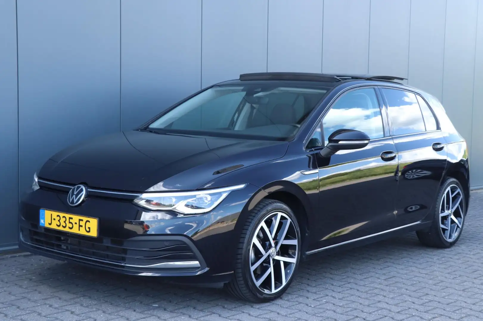 Volkswagen Golf 1.5 eTSI Style | PANO - IQ. LIGHT - NAP - VOL! Zwart - 2