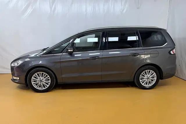 Ford Galaxy view 3