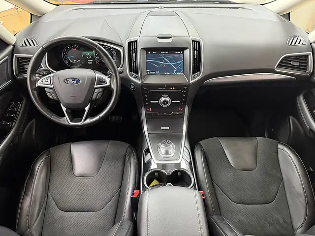 Ford Galaxy view 9