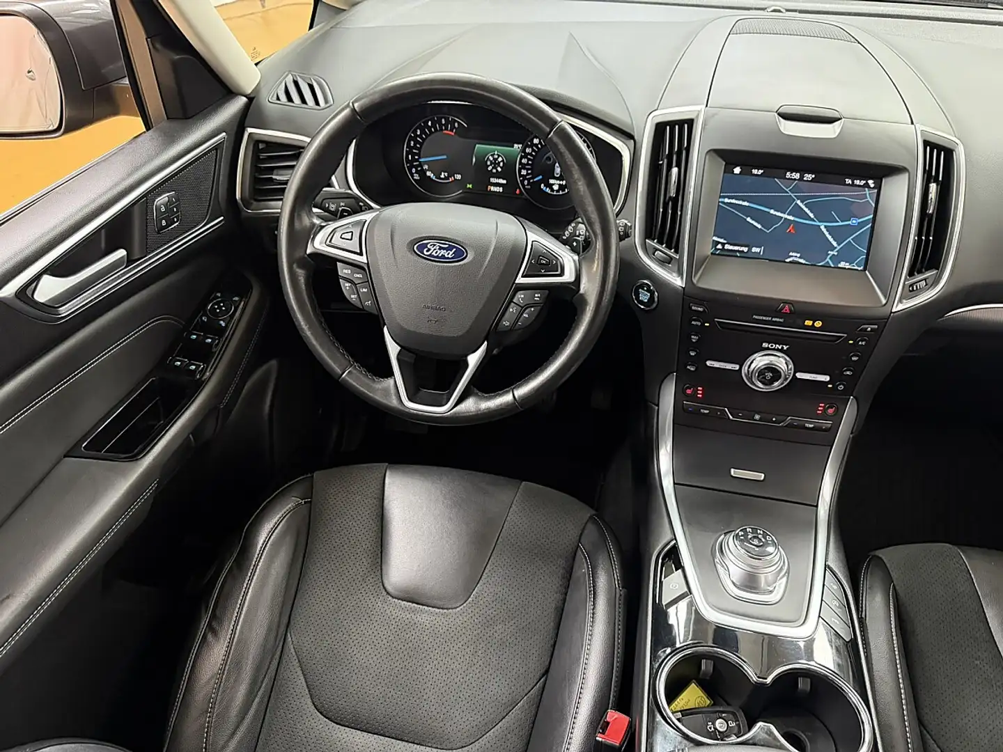 Ford Galaxy 2,0 EcoBlue SCR Titanium Aut. Grau - 2