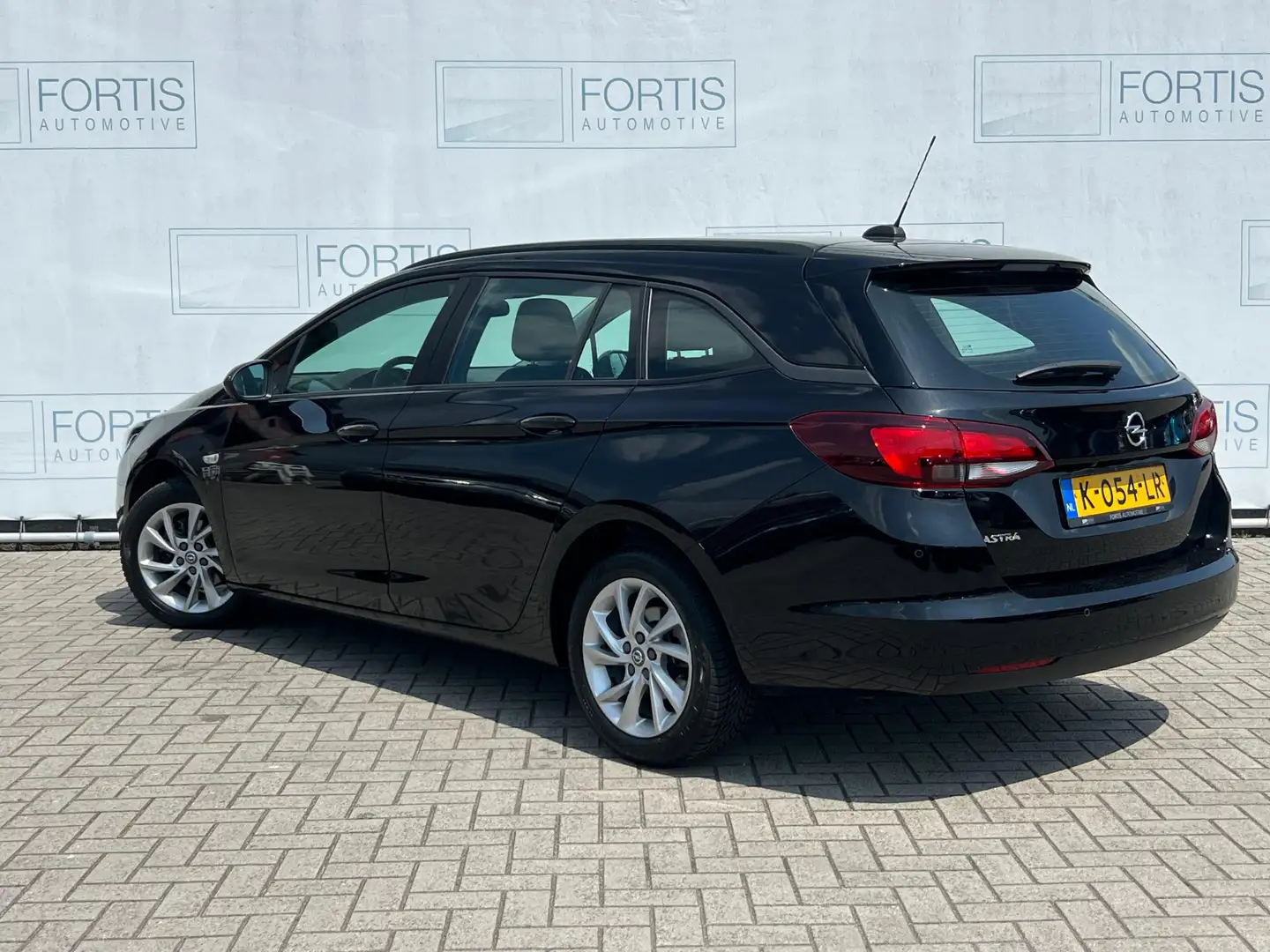 Opel Astra Sports Tourer 1.2 Edition N L AUTP | CAMERA | CARP Schwarz - 2