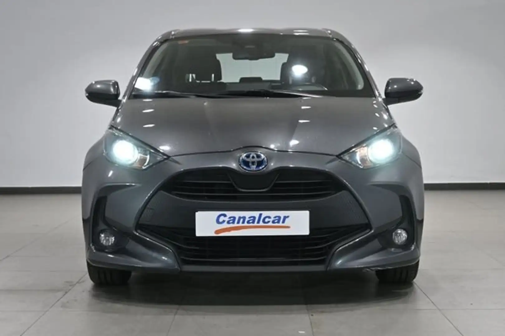 Toyota Yaris 5p 120H Active Tech Gris - 2
