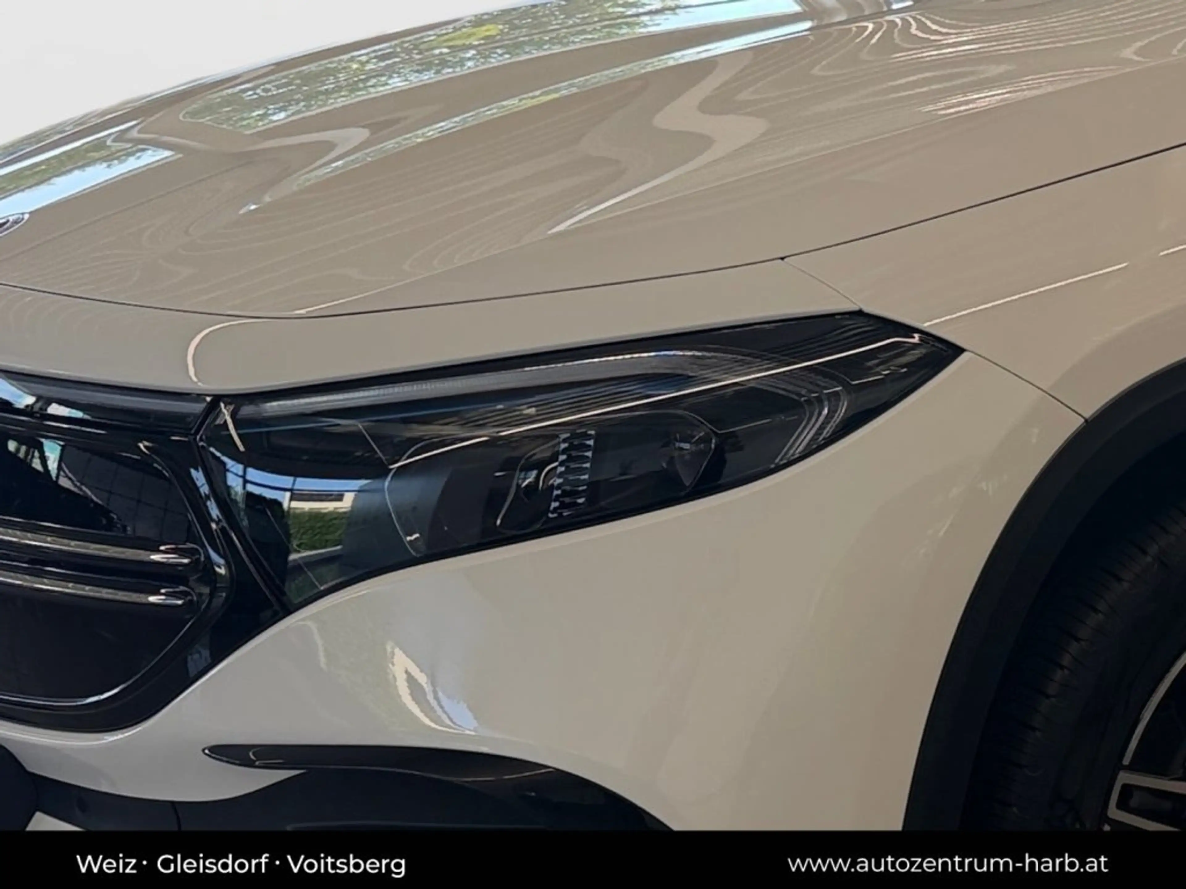 Mercedes-Benz EQA 300 4matic — photo 11