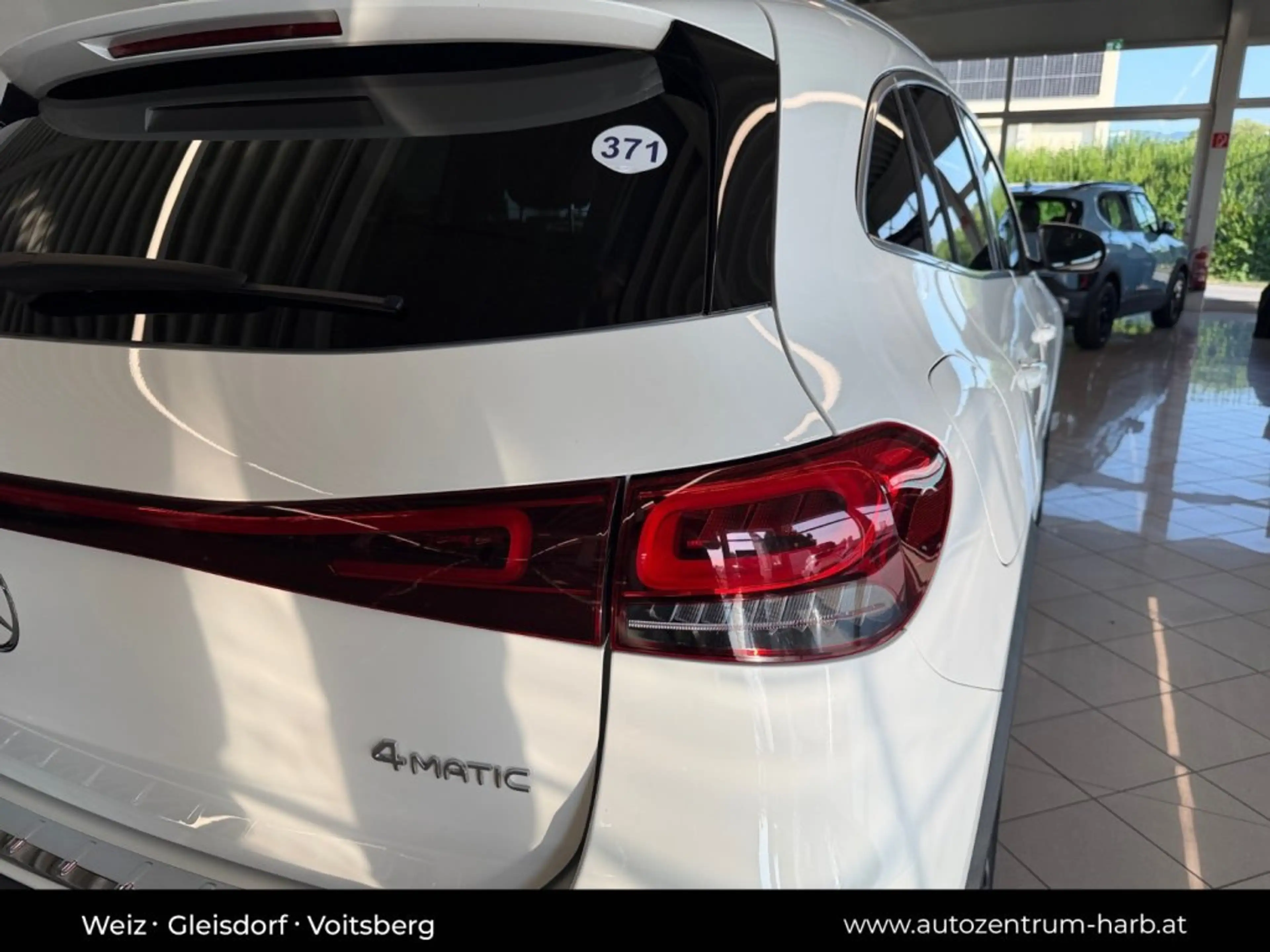 Mercedes-Benz EQA 300 4matic — photo 15