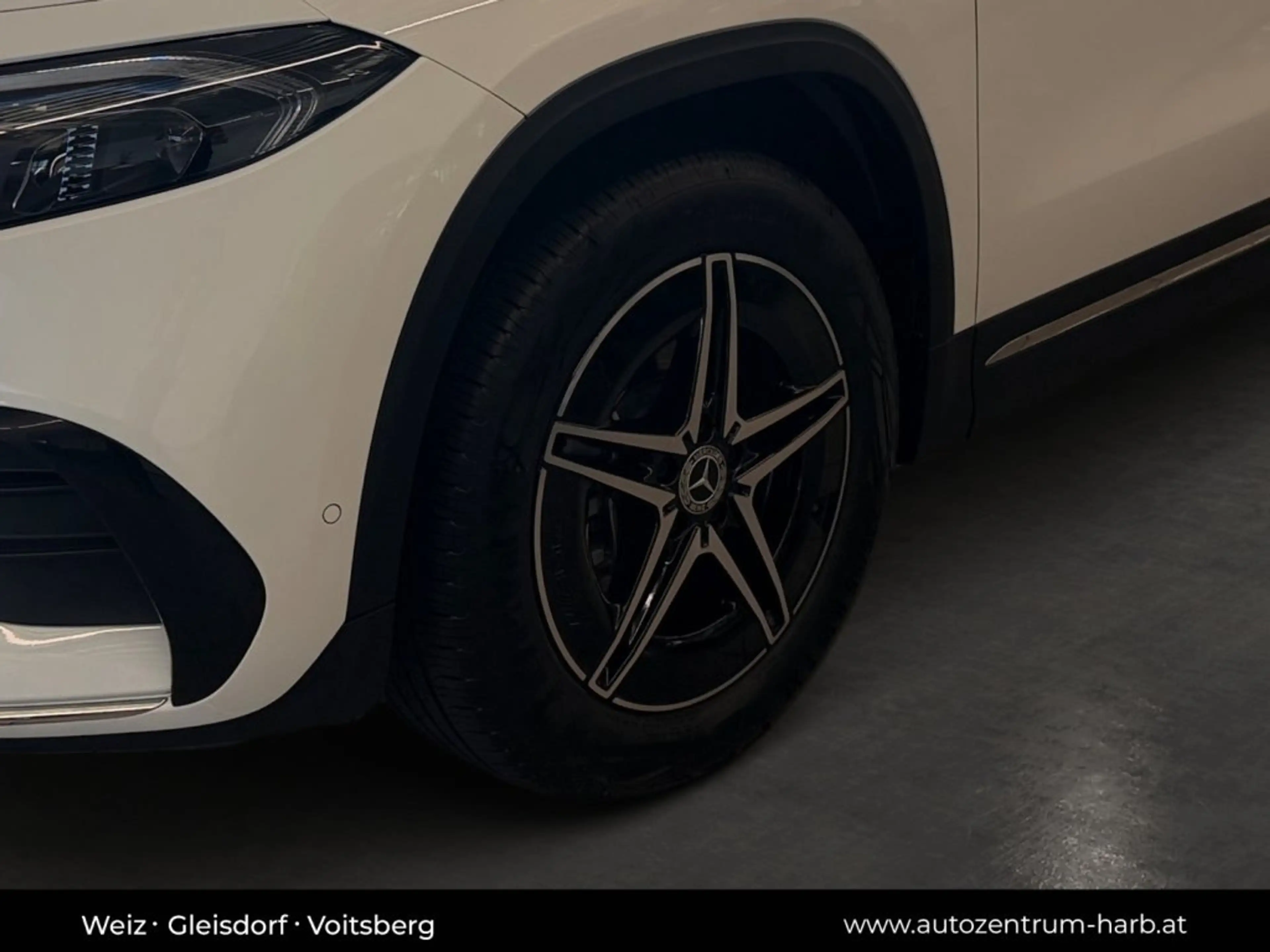 Mercedes-Benz EQA 300 4matic — photo 12