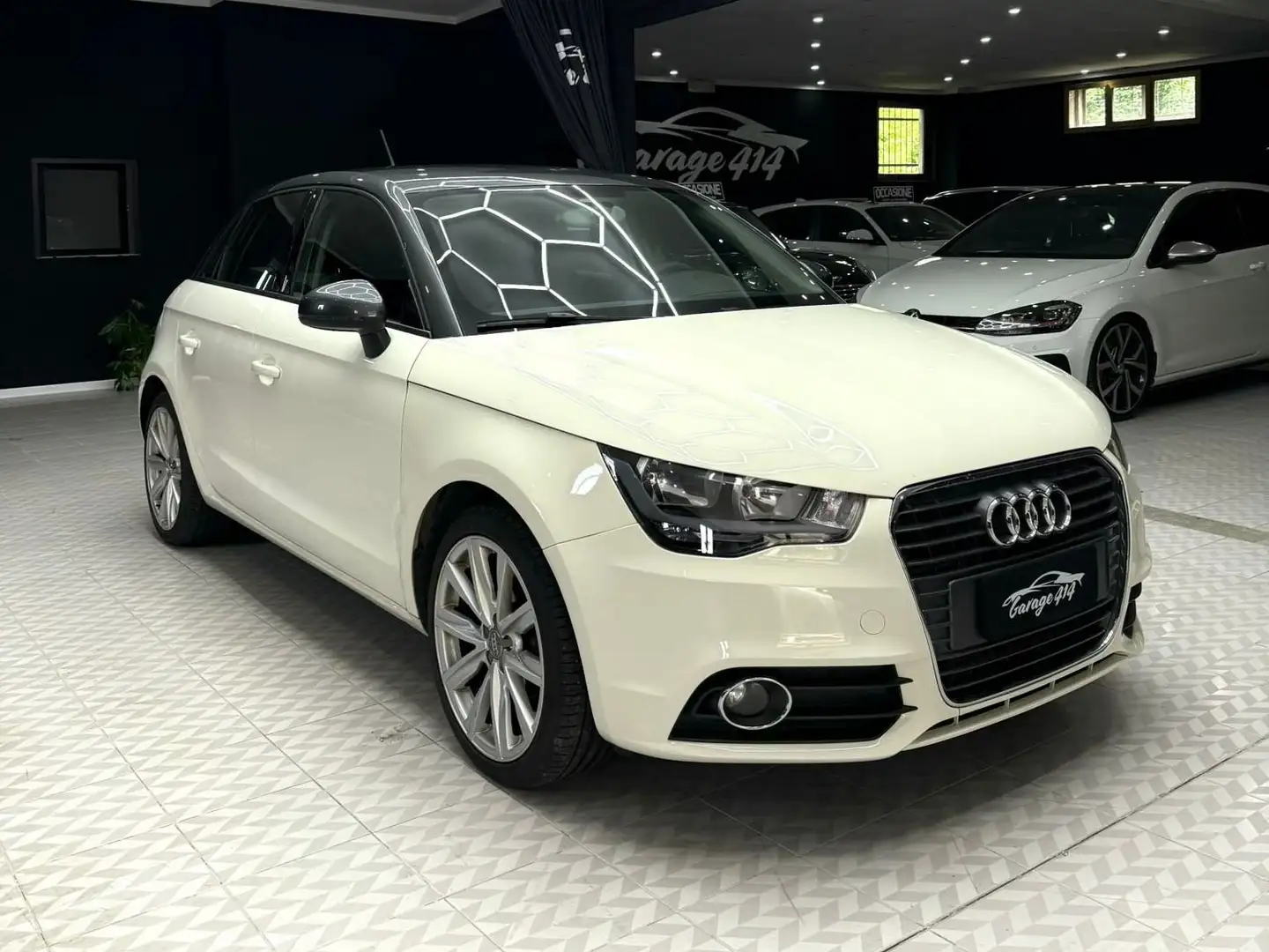 Audi A1 A1 I 2010 Sportback 1.6 tdi Attraction 90cv Bianco - 1
