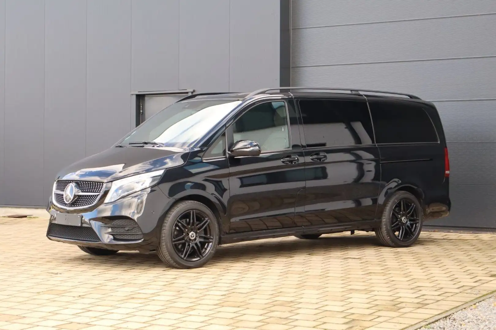 Mercedes-Benz V 300 V300d 4Matic - AMG - lucht - lichte vracht - BTW Zwart - 1