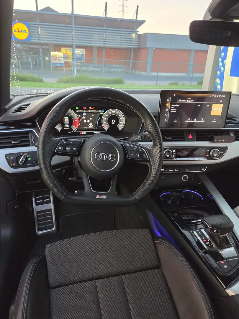 Audi A4 Avant 35 TDi S line - 1